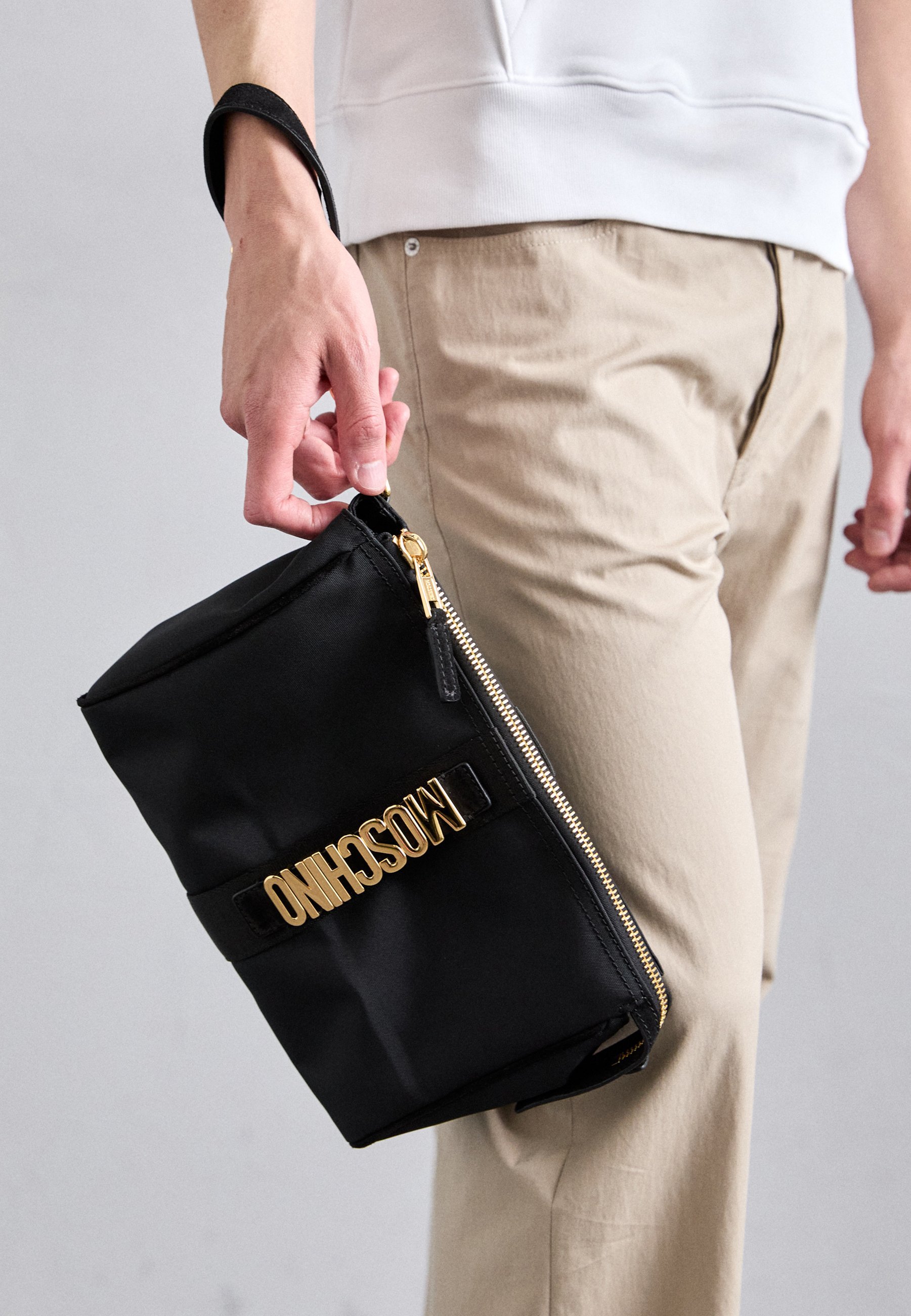 MOSCHINO Reise
