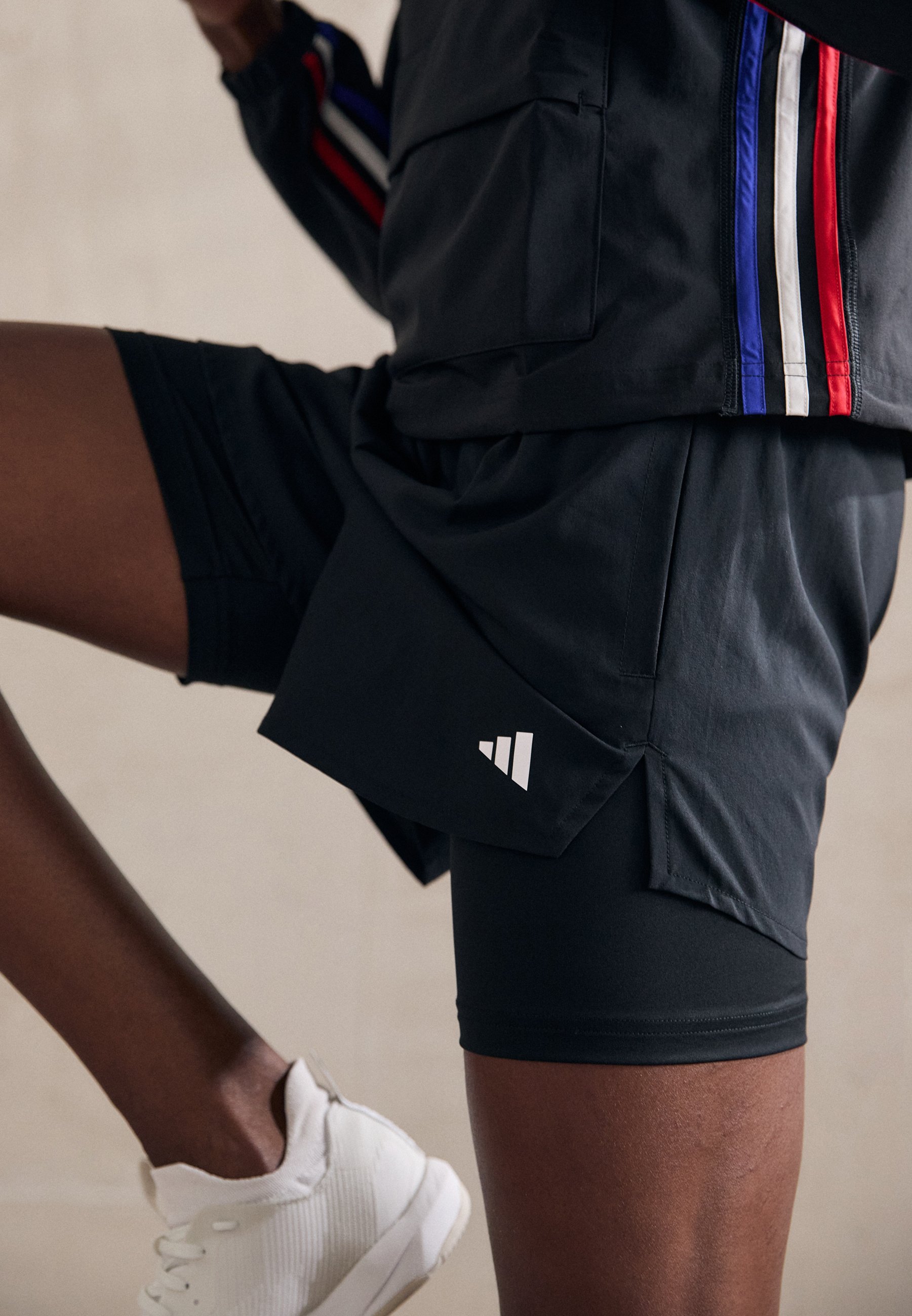 adidas Performance W MIN 2IN1 SHO - Sportovní kraťasy - černá/bílá