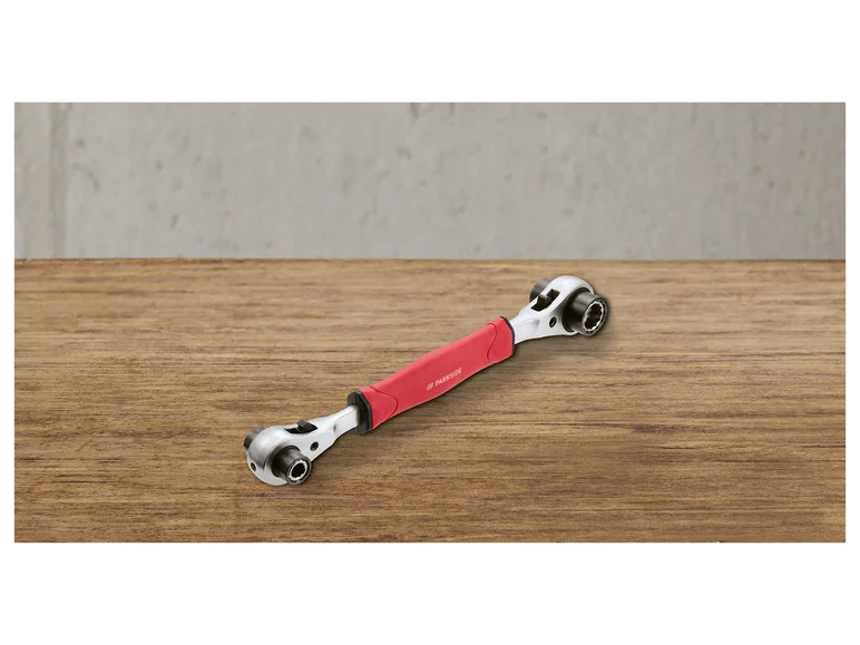 Chave de catraca multifuncional 8 em 1 PARKSIDE® com lubrificação e cabo bimaterial.