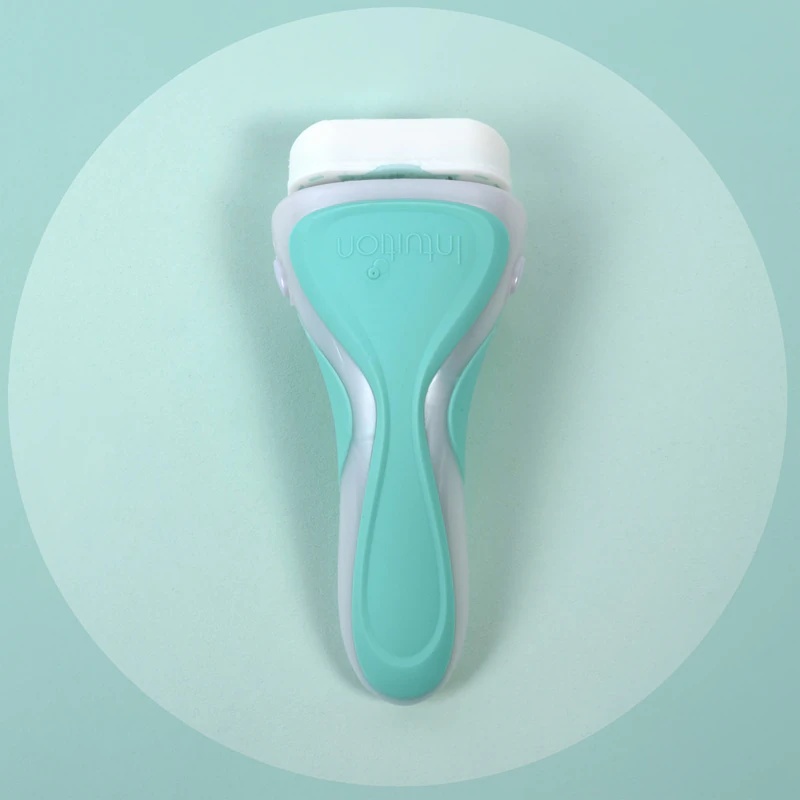 Wilkinson Sword Intuition 2 in 1 Sensitive Care skustuvo atsarginiai peiliukai, 3 vnt.