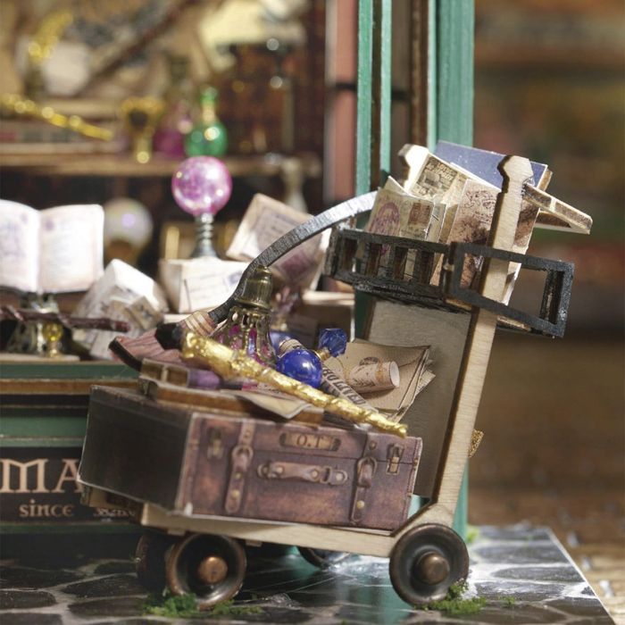 DAM Una casa llena de magia. Modelo 3D realista con muchos detalles y luces LED. 28,5 x 13,9 x 14,5 cm.