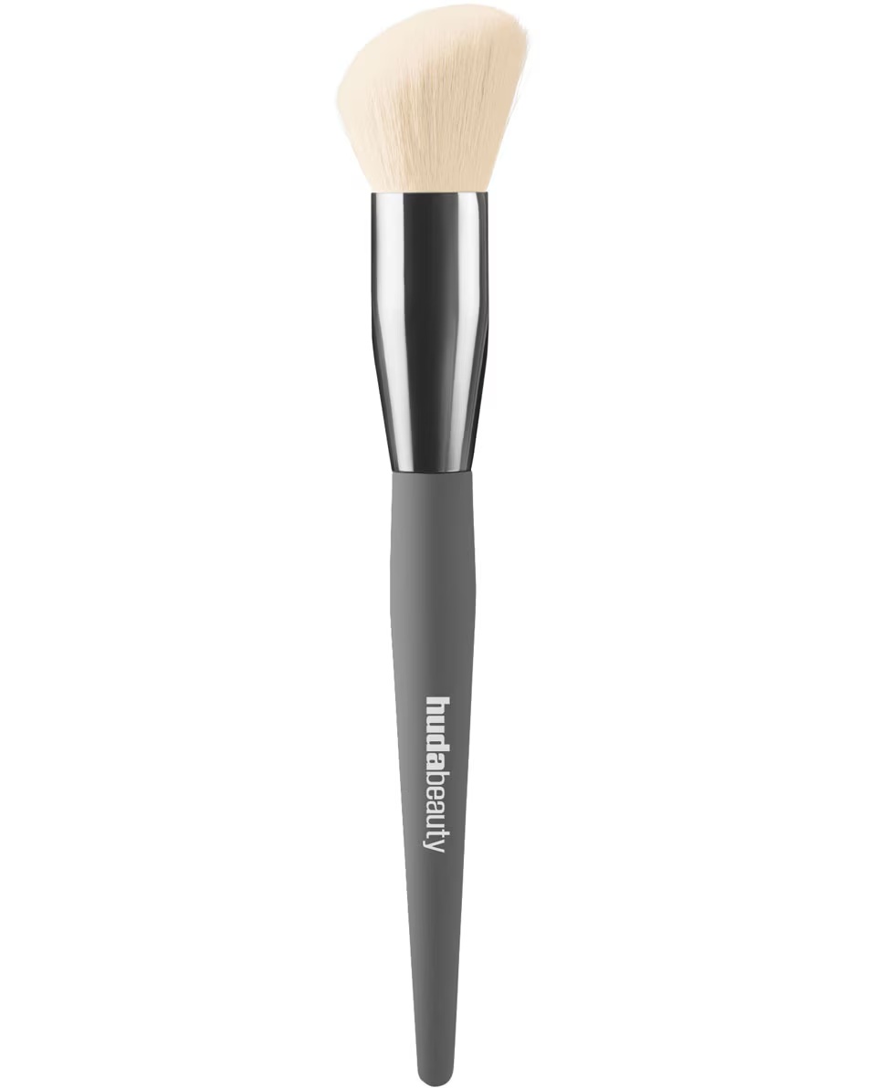 HUDA BEAUTY PENSULĂ DIFUZOARE PENTRU OBRAJI Pensulă Blush