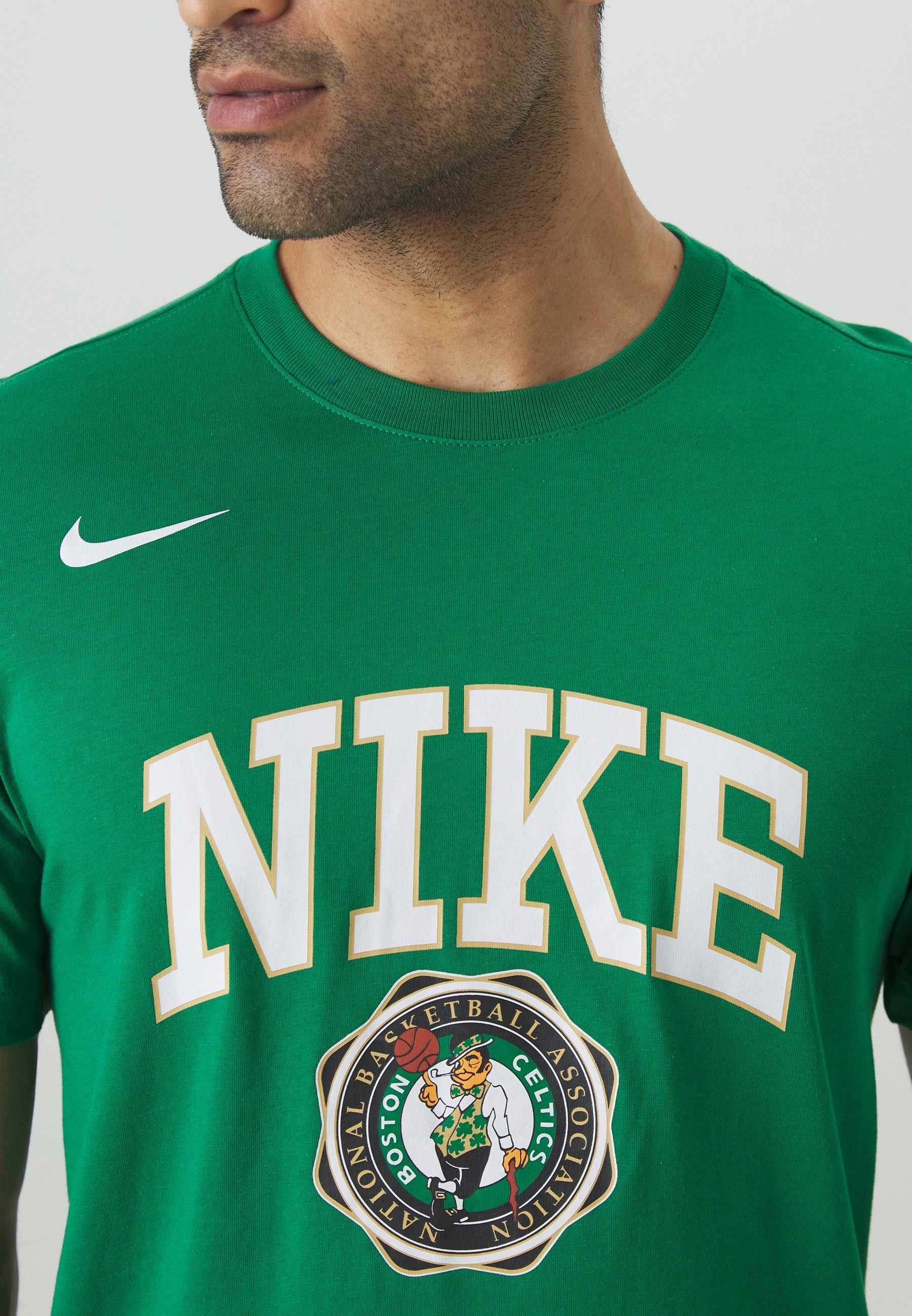 Nike Performance TEE - Klubové oblečení - clover