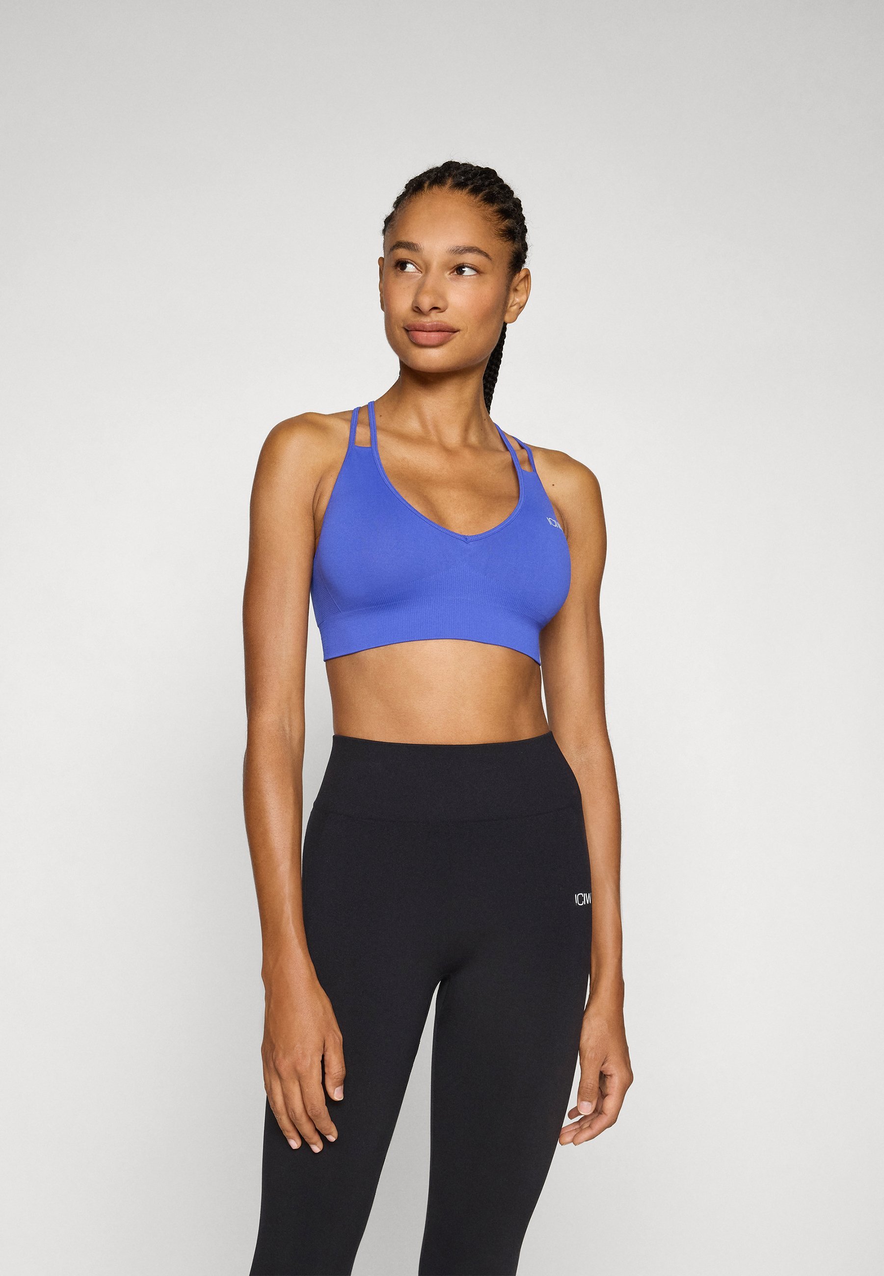 ICANIWILL DEFINE SEAMLESS V SHAPE BRA - Sportbeha met gemiddelde ondersteuning - virtueel blauw
