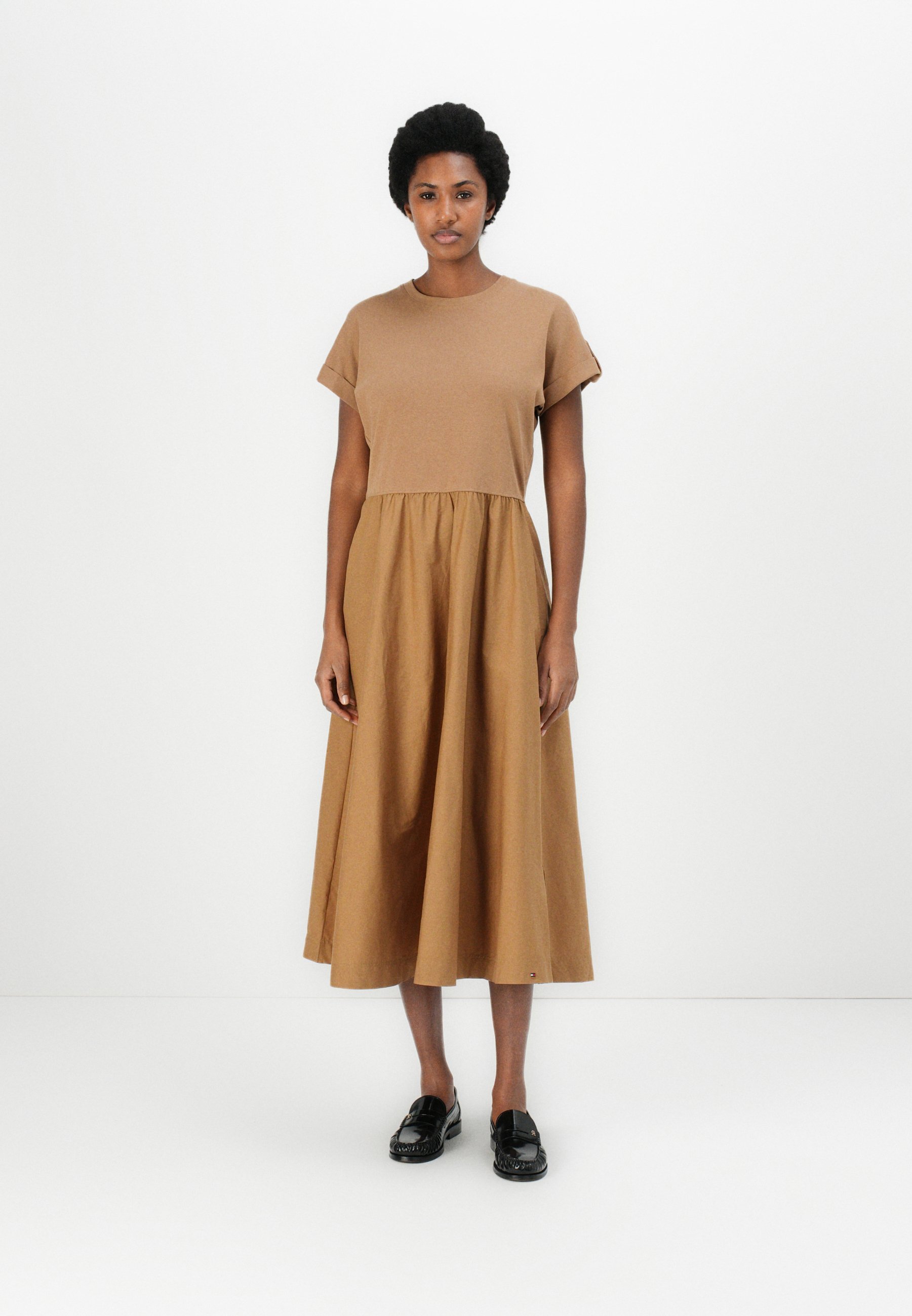 Robe midi Tommy Hilfiger MODERN CODY MIX - Couleur hickory