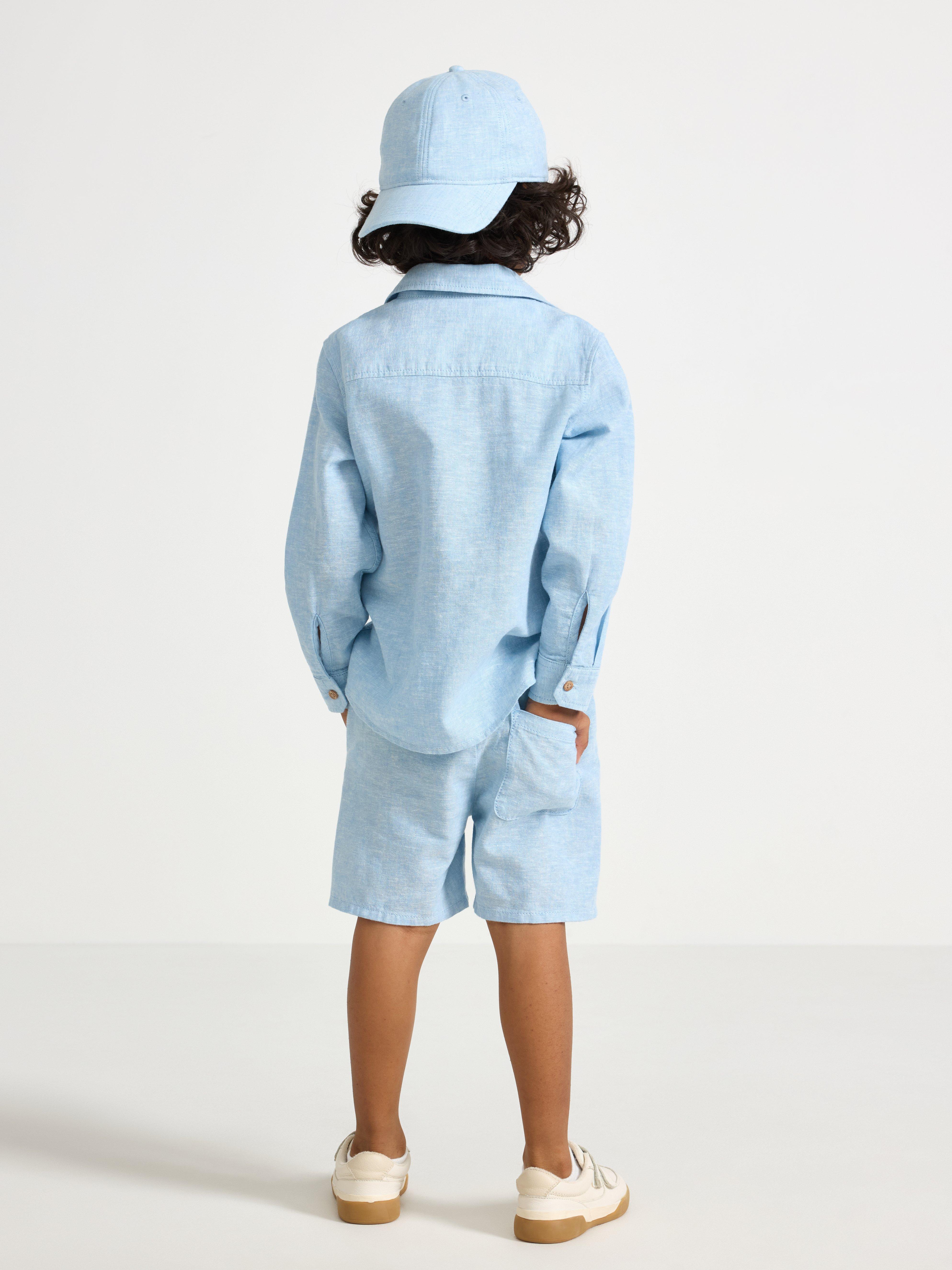 Shorts em linho azul claro