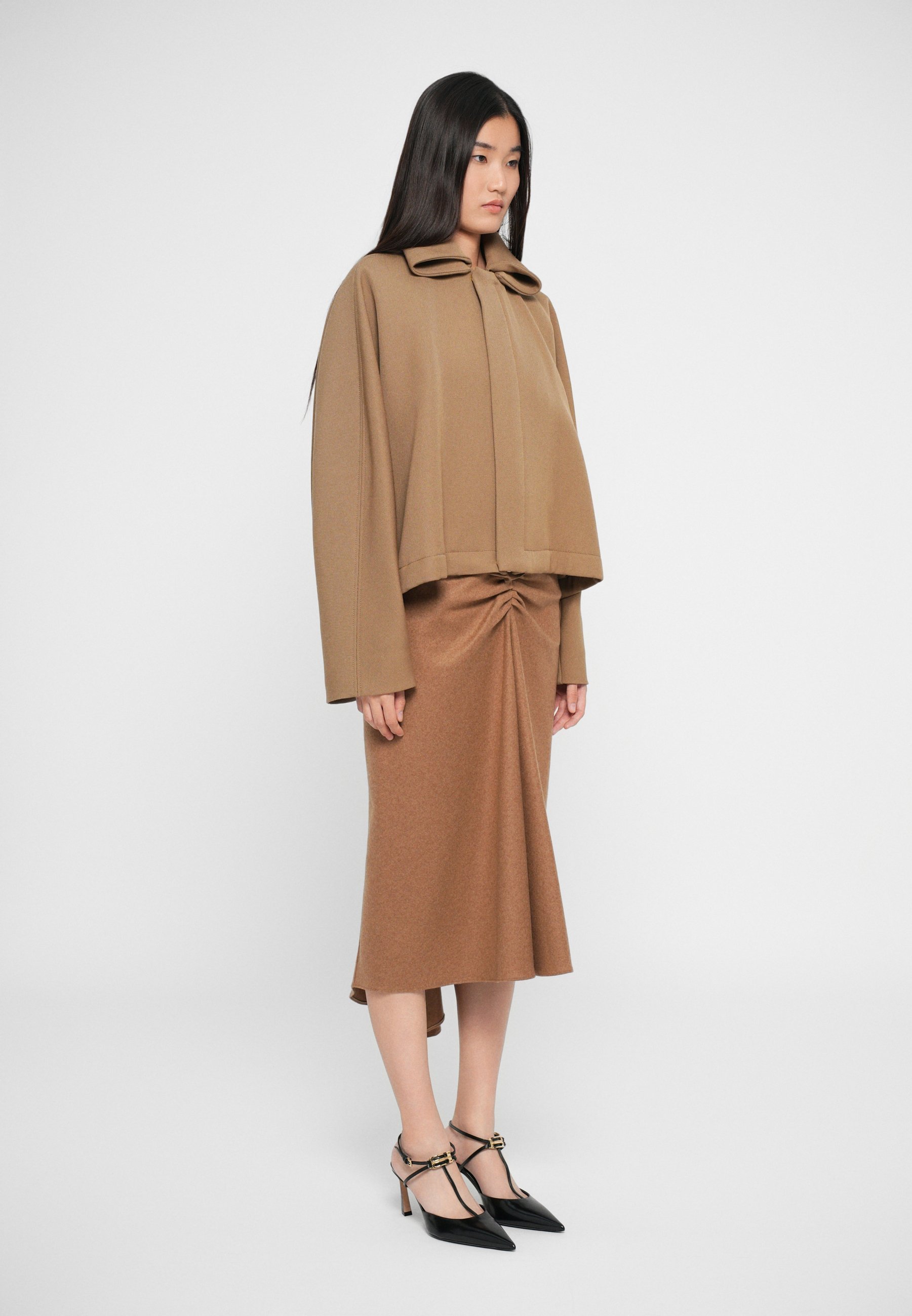 Victoria Beckham OVERSIZED ROLL NECK - Lekka kurtka - ciemny karmel