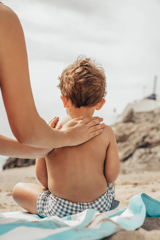 A-Derma Protect Kids Detský neviditeľný sprej na opaľovanie SPF 50+ pre deti