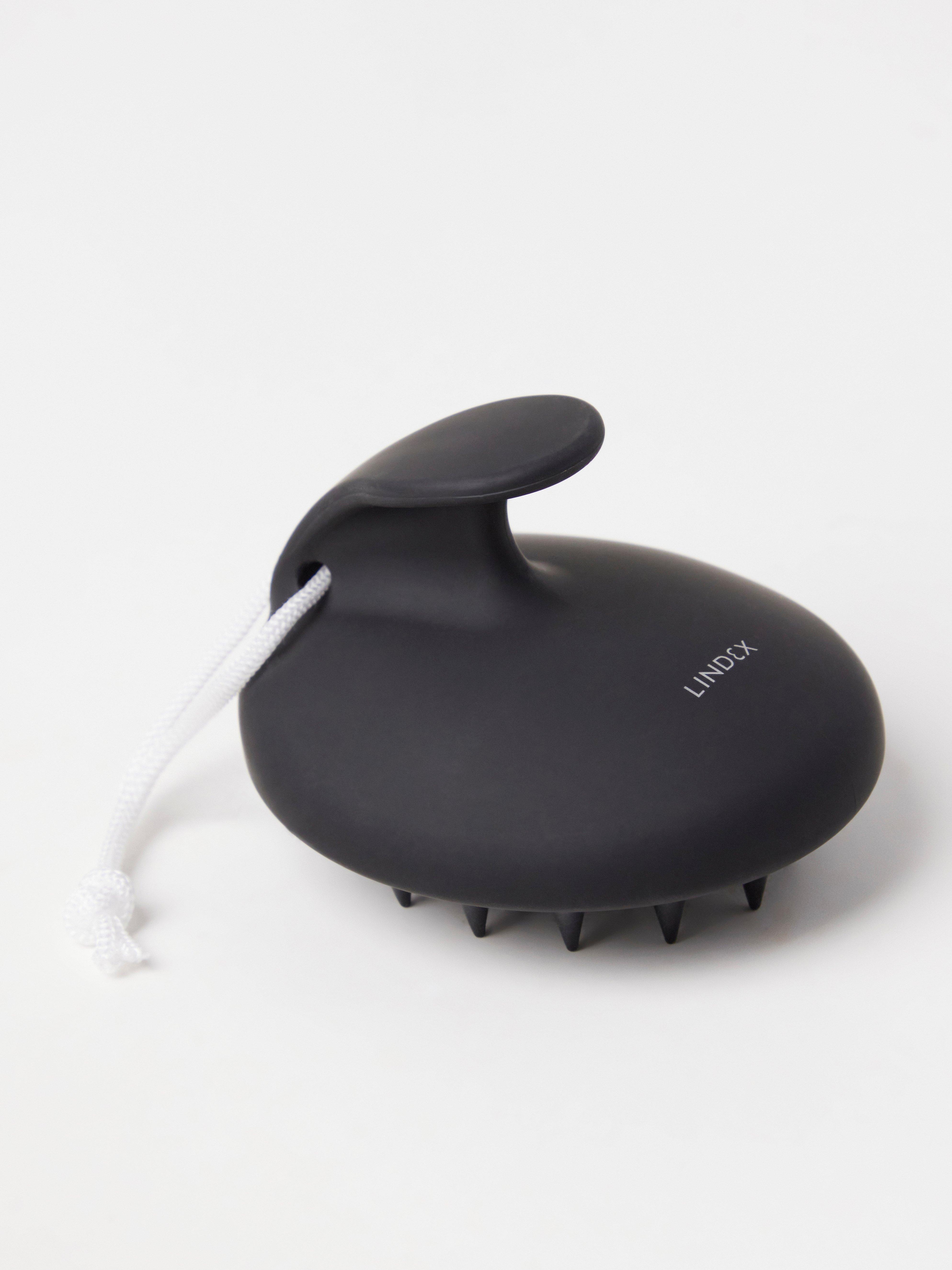 Cepillo de masaje para el cuero cabelludo negro