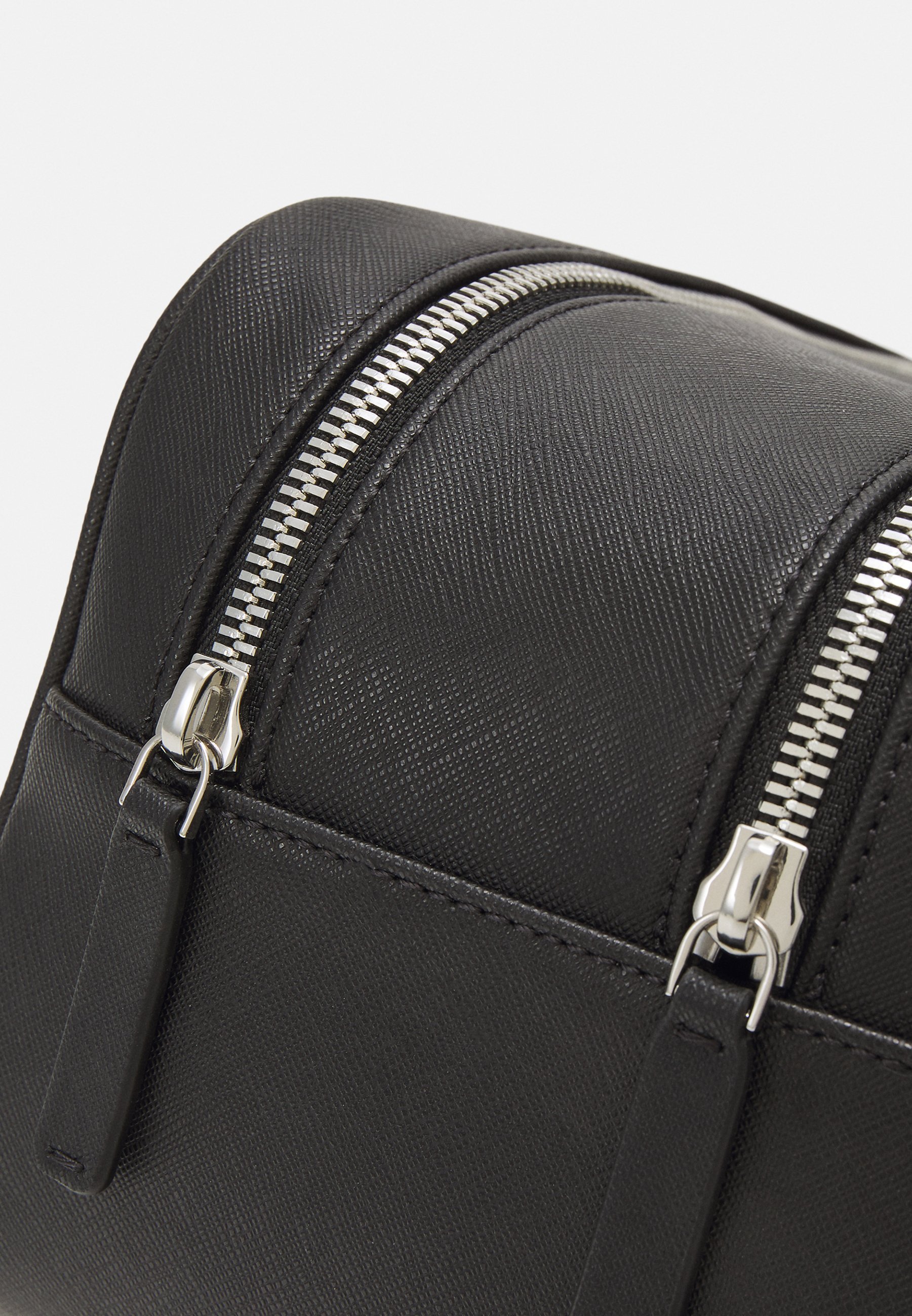 Voyages Emporio Armani