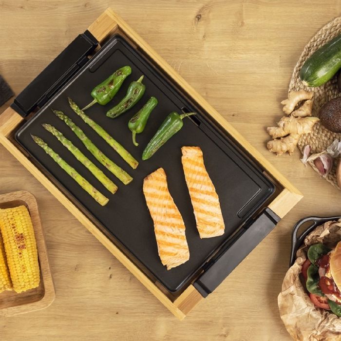Plancha eléctrica de bambú Cecotec Tasty&Grill 2000, 2000 W de potencia, construcción de bambú, termostato ajustable.