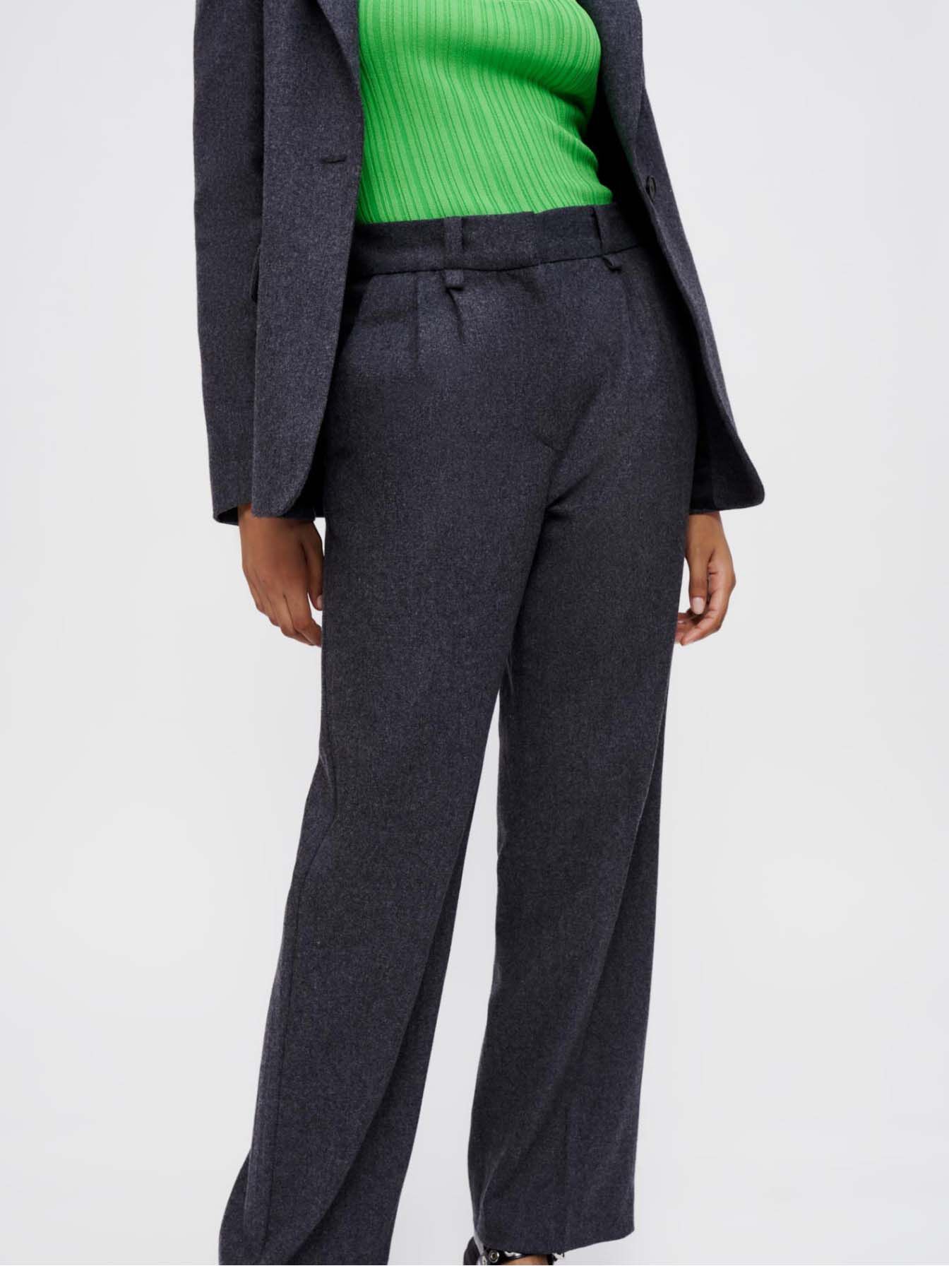 Pantaloni gri din flanel