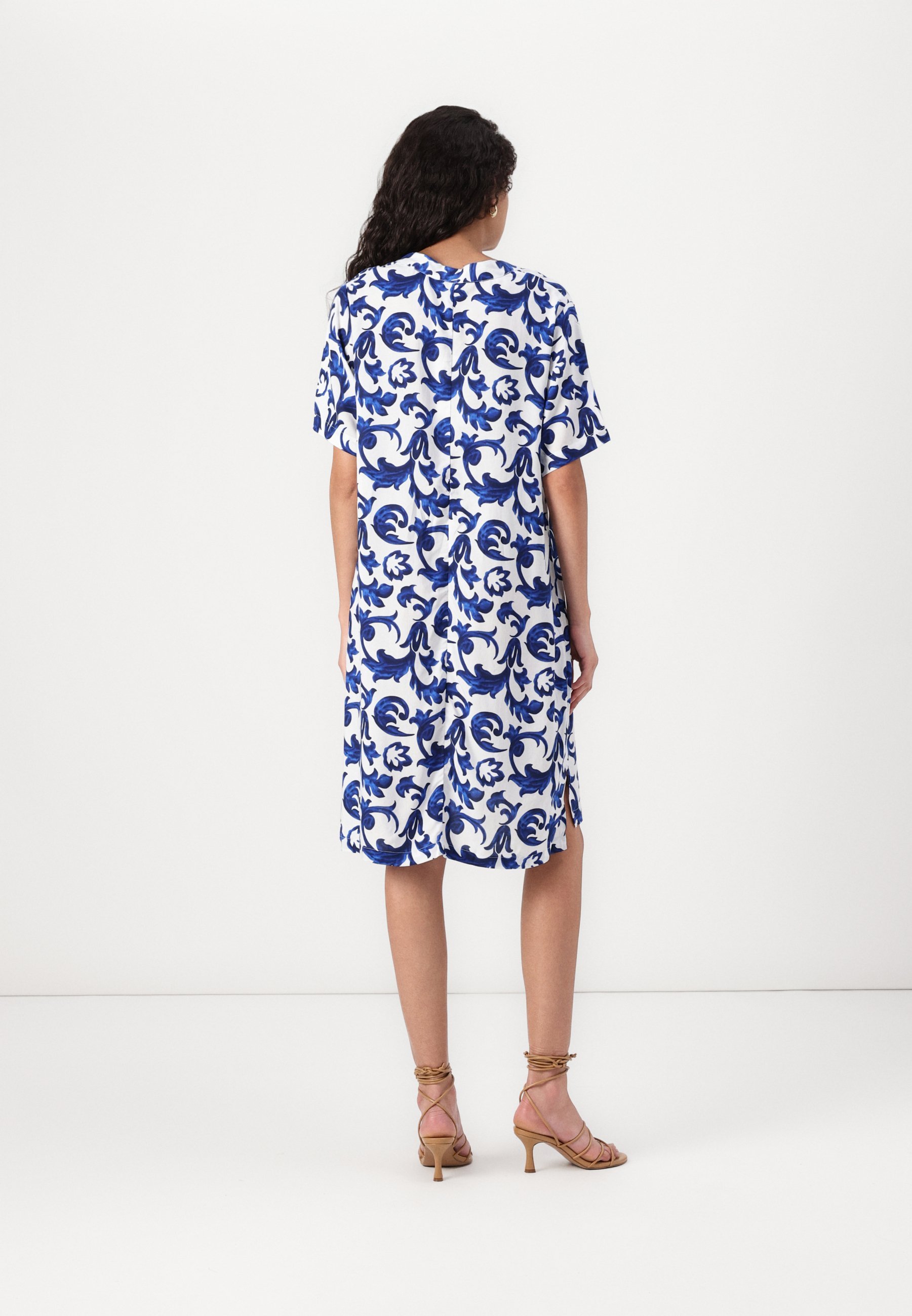 ONLY ONLSUSI LIFE V NECK TUNIC DRESS - Denní šaty - blue