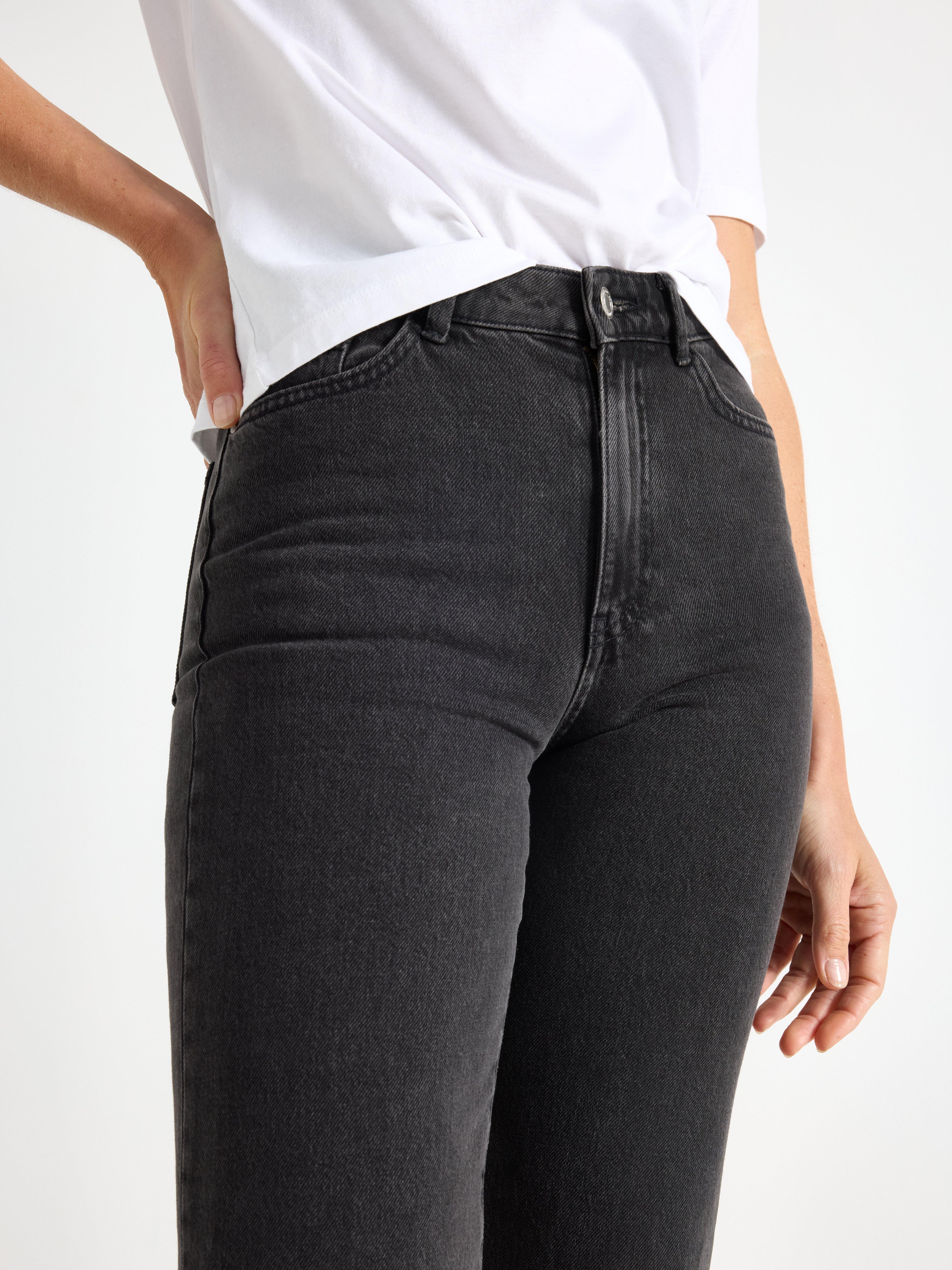 Jean court WIDE Hanna légèrement extensible noir