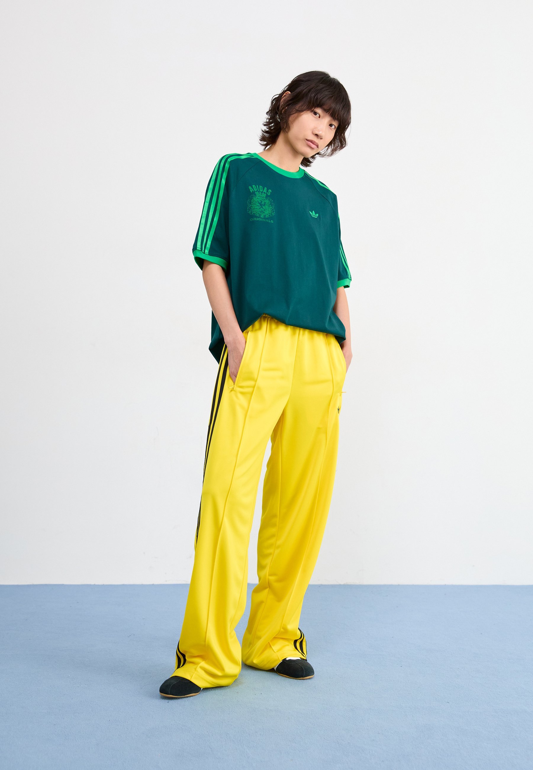 adidas Originals LOOSE TEE - T-shirt met print - aurora ivy