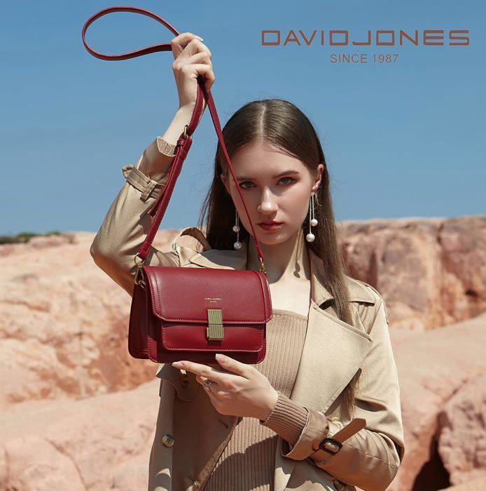 Schoudertas - David Jones - Kleine damesschoudertas van stevig PU-leer - Klep met mooie sluiting - Rood