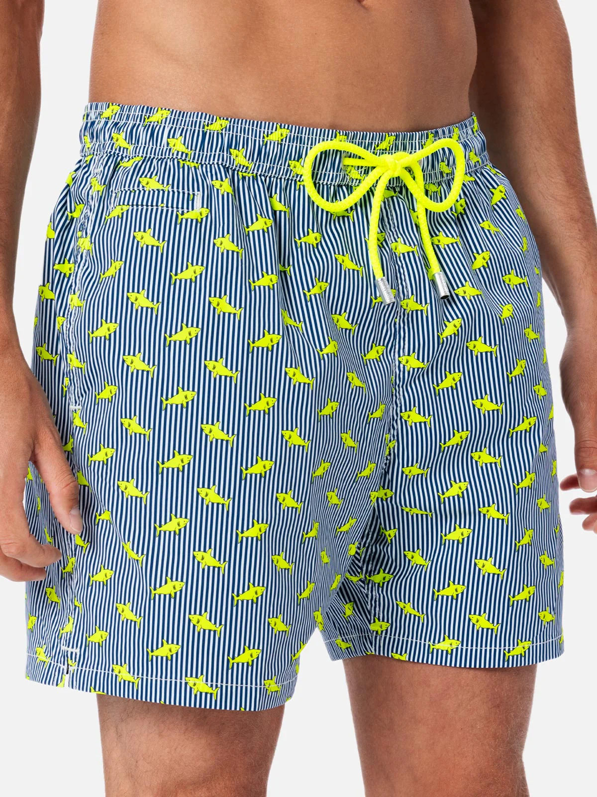 Klassiek comfortabel, licht elastisch badpak met haaienprint.