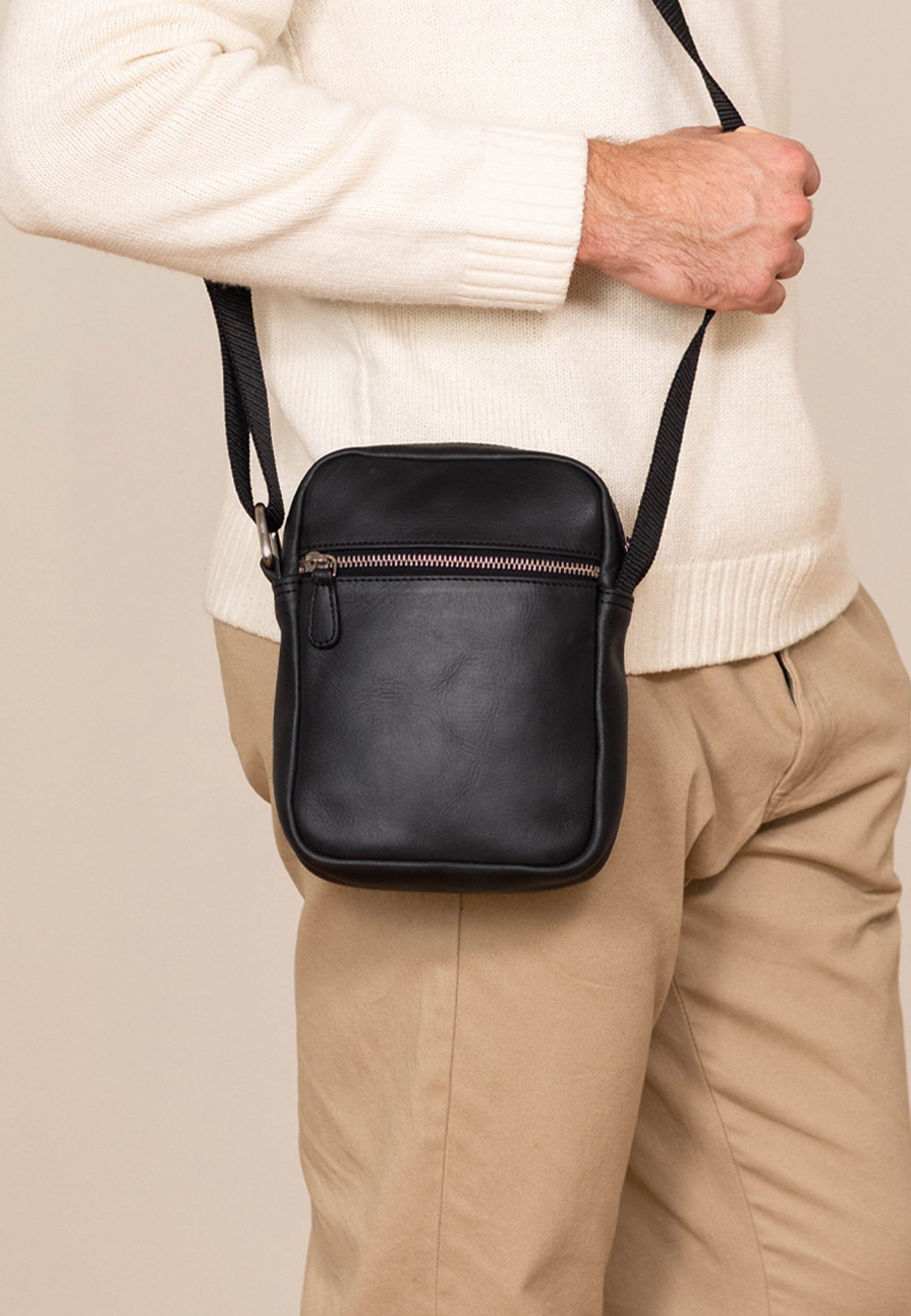 Gusti Leder KARL - Bolsa transversal - preta
