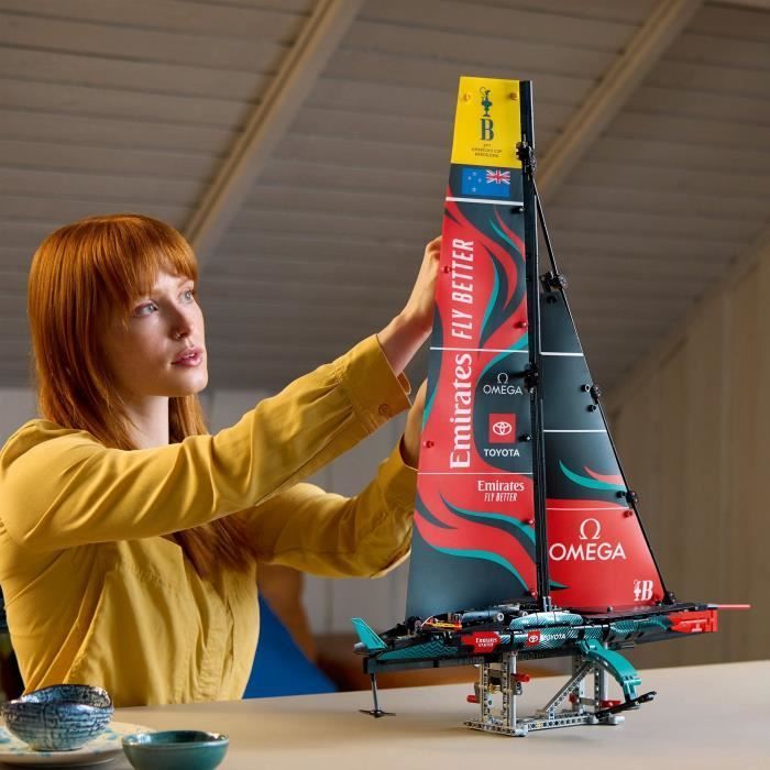 LEGO® Technic 42174 Yacht Emirates Team New Zealand AC75 - Kit di costruzione per adulti