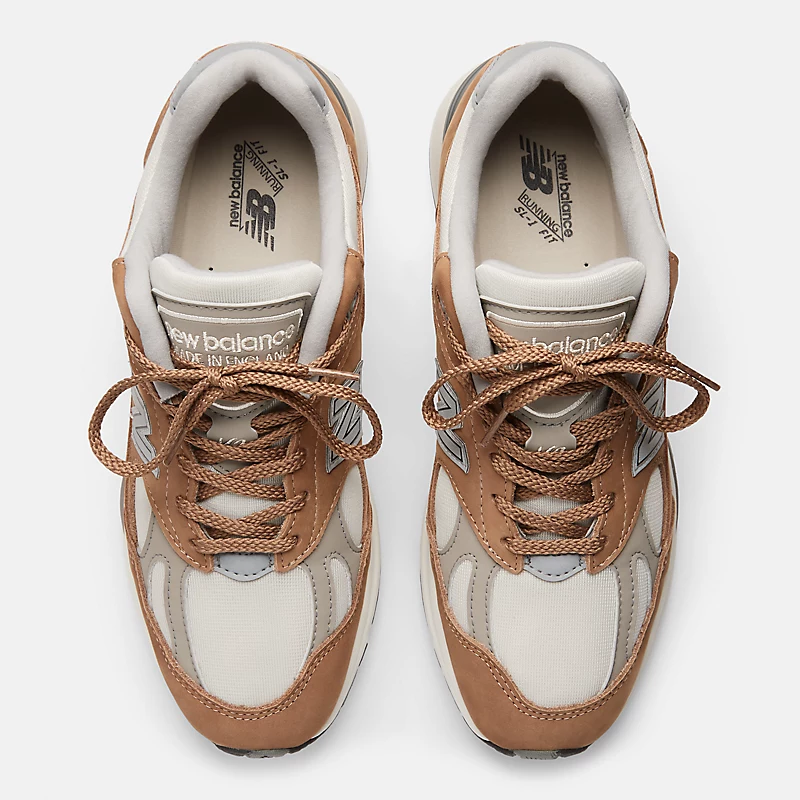 Unisex, hergestellt in Großbritannien, 991v2 Nostalgic Sepia - Coco Mocca mit Rainy Day und Flint Gray