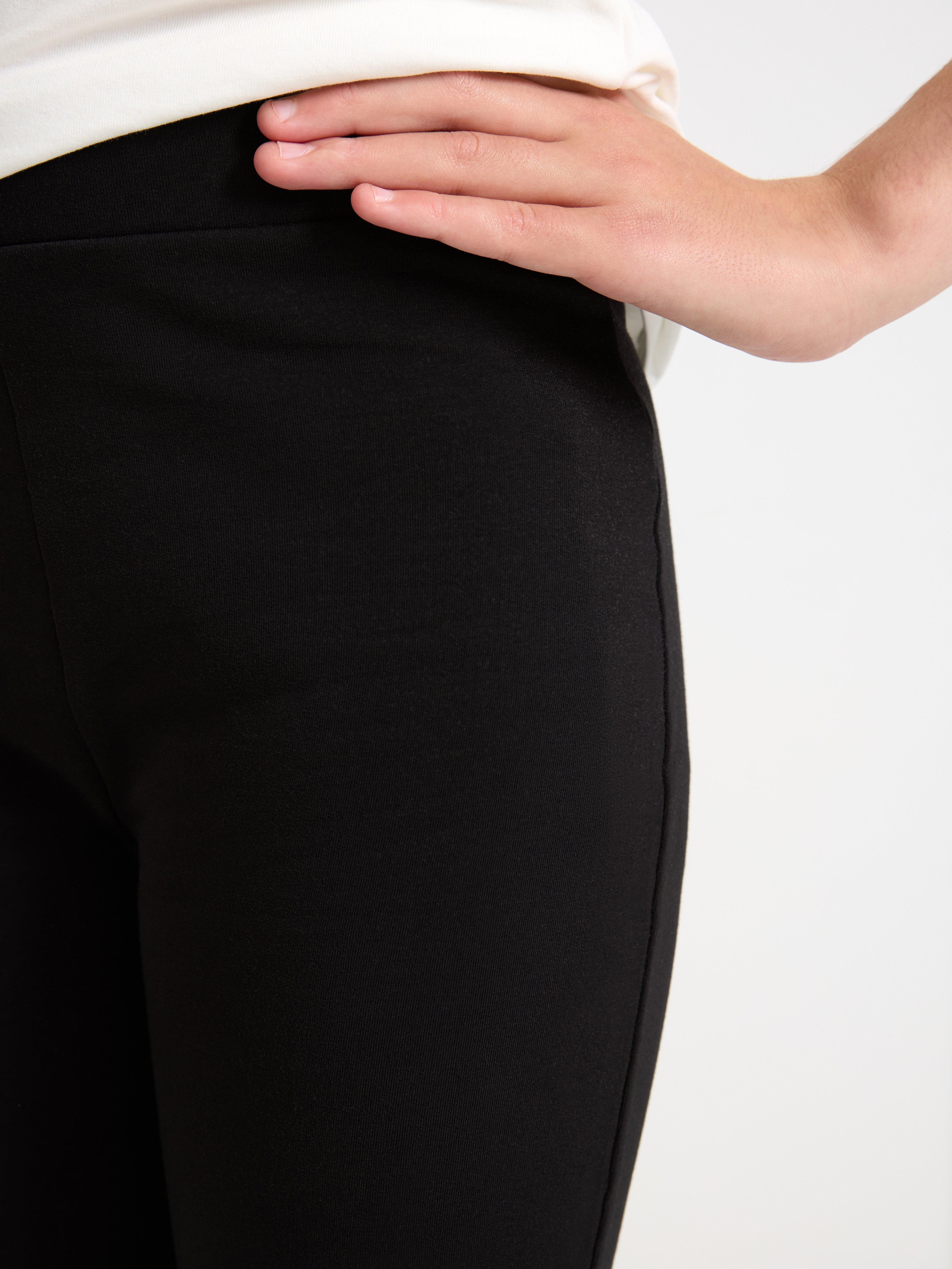 Calça legging flare com interior escovado, preta.