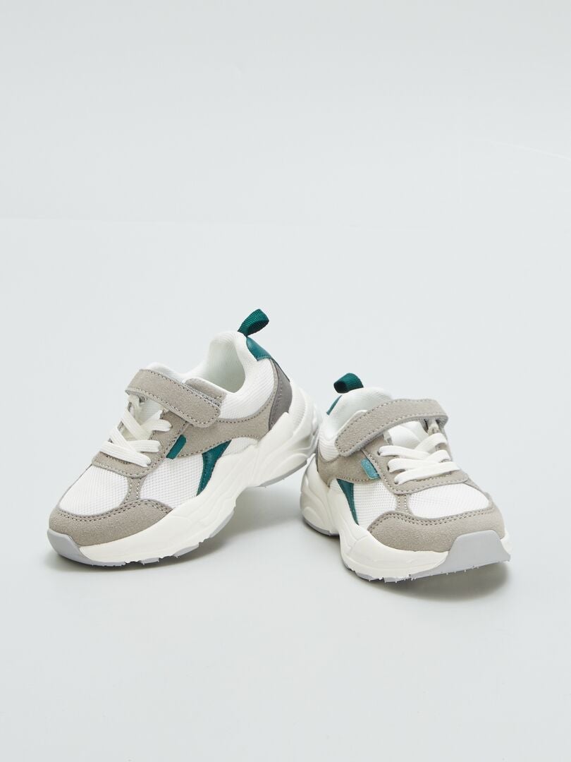 Tênis com velcro - CINZA