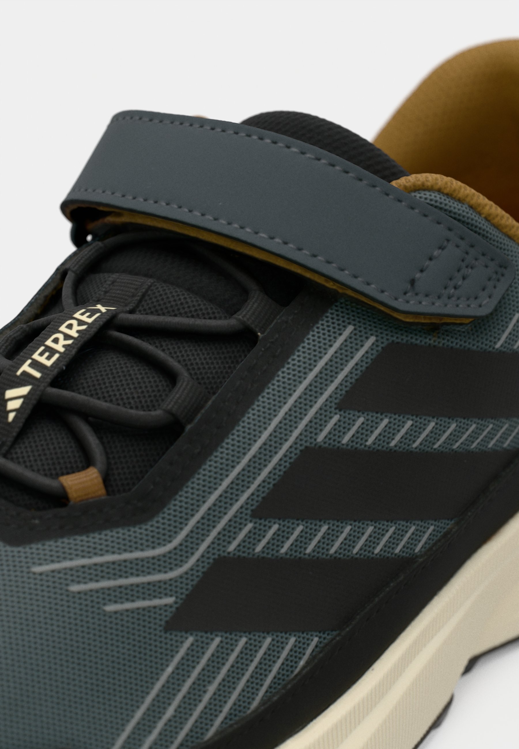 Adidas Terrex TRAILMAKER 2 UNISEX - Wandelschoenen - grijs zes/kernzwart/brons strata