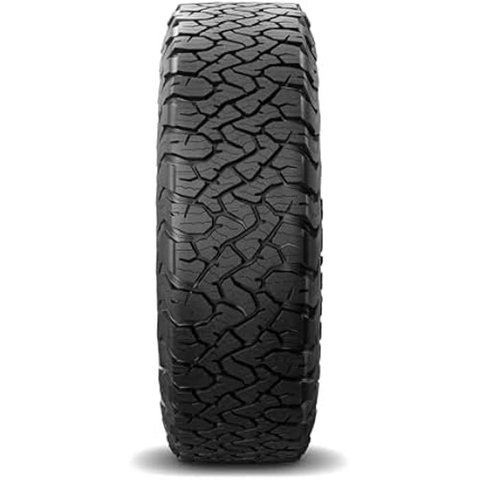 Neumático para todas las estaciones - BFGoodrich - All Terrain T/A KO3 - 215/70R16 - 100/97S - Excelente tracción en nieve y barro.