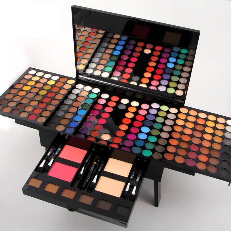 Set di trucco professionale con 180 colori di ombretti, fard, fondotinta, cipria e palette di ombretti.