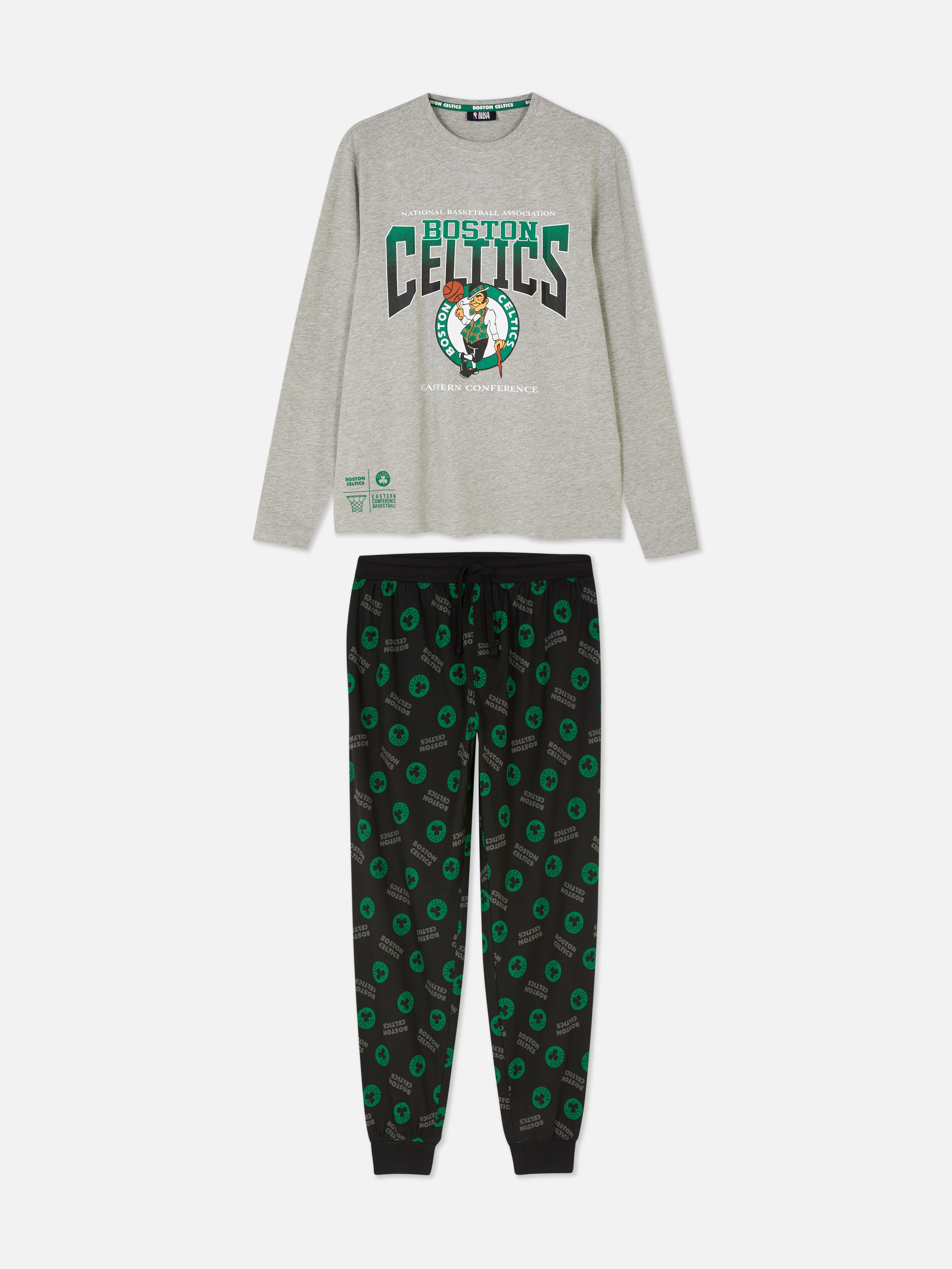 Pijamale NBA Boston Celtics Un set de pijamale format din tricou și pantaloni cu un design Boston Celtics