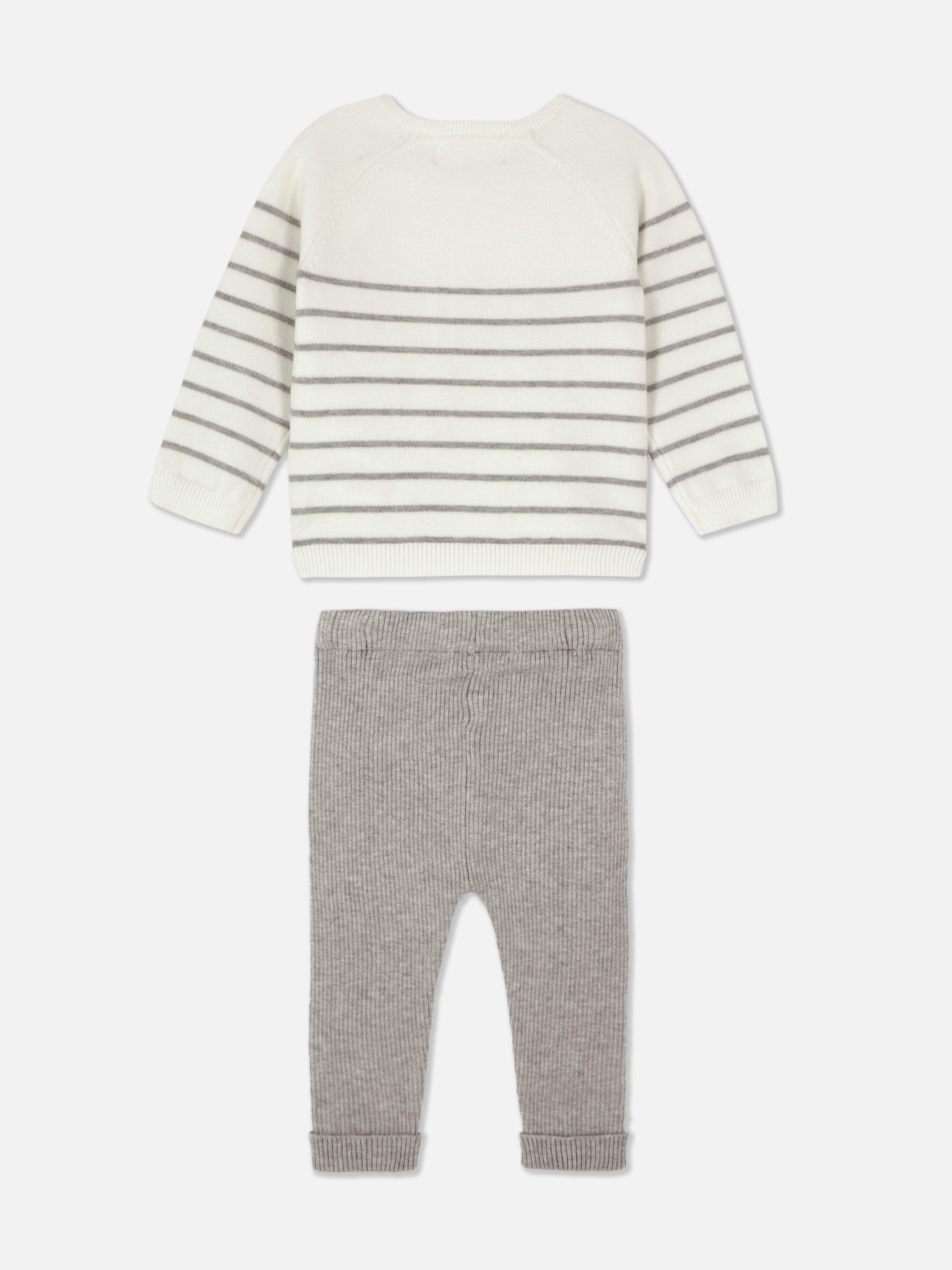 Pulover tricotat cu dungi și colanți asortați. Acest pulover tricotat și colanții cu manșete la gleznă sunt confortabili și foarte drăguți.