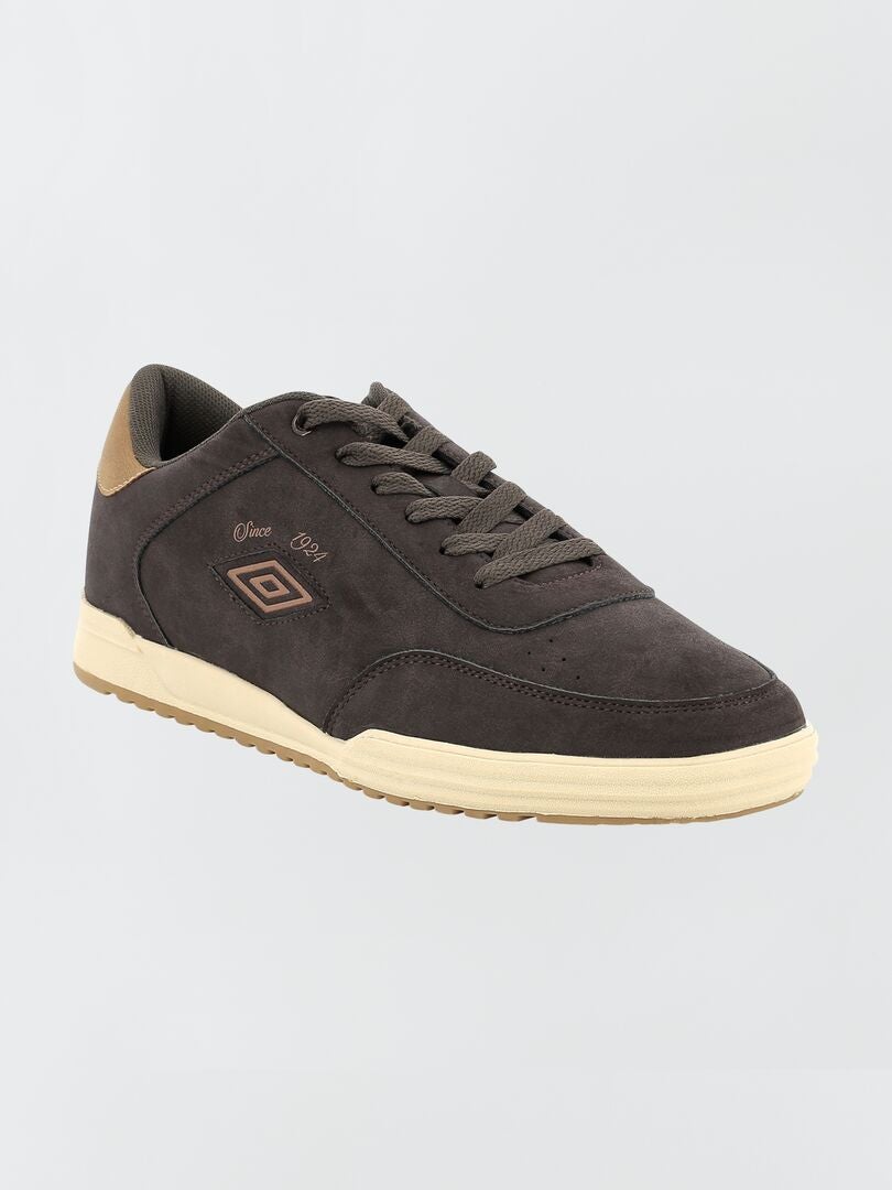 Tênis de caminhada Umbro em camurça - Marrom