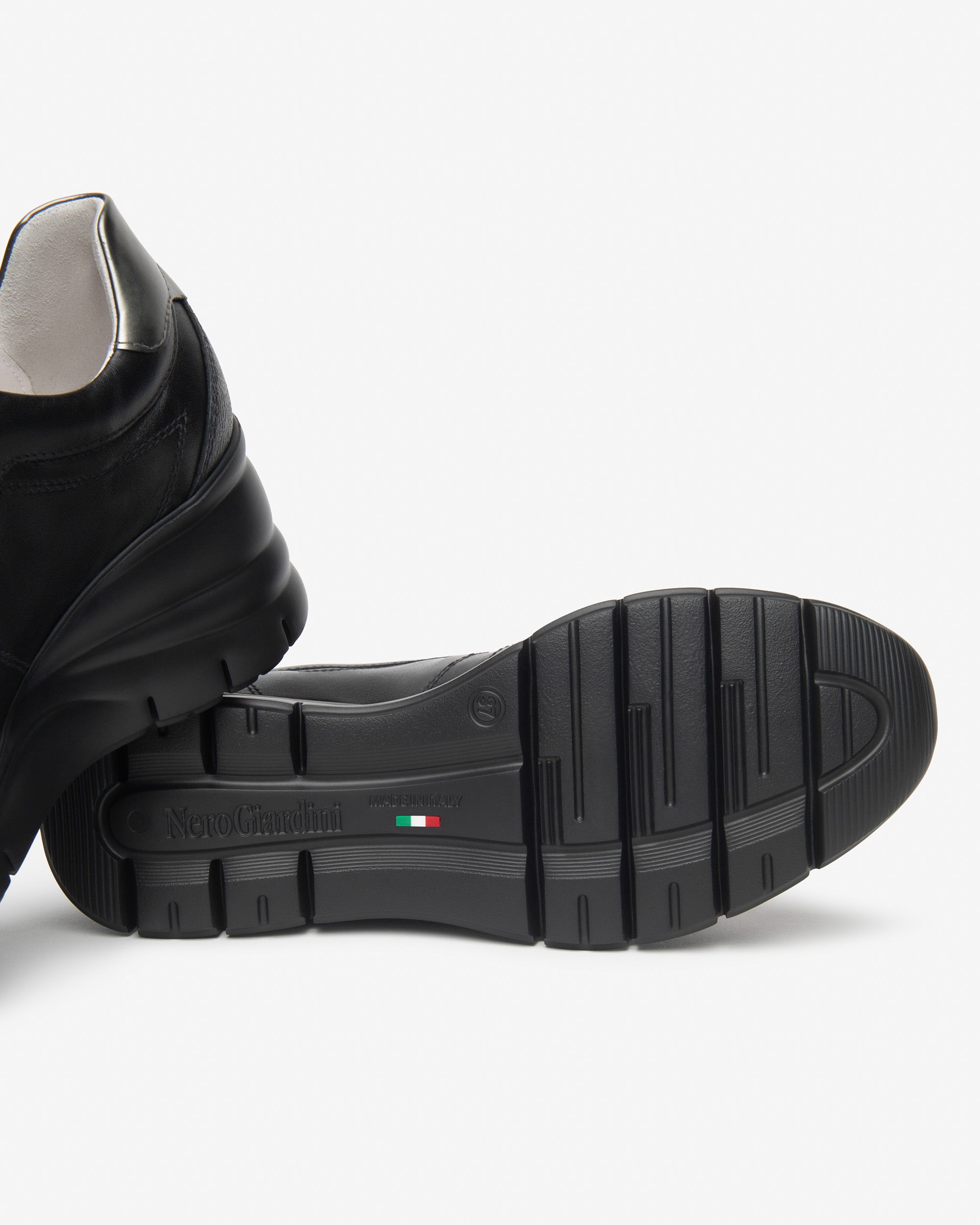  Damen-Sneaker aus Leder und Funktionsmaterial