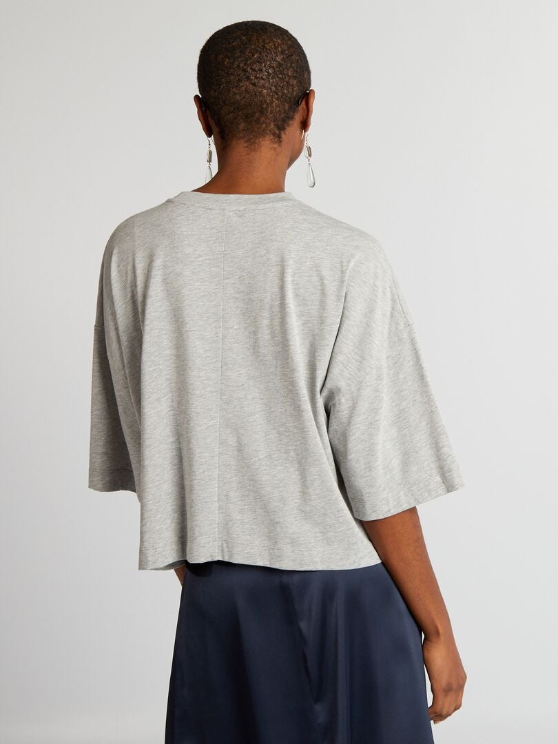 Camiseta com escrita em strass - CINZA