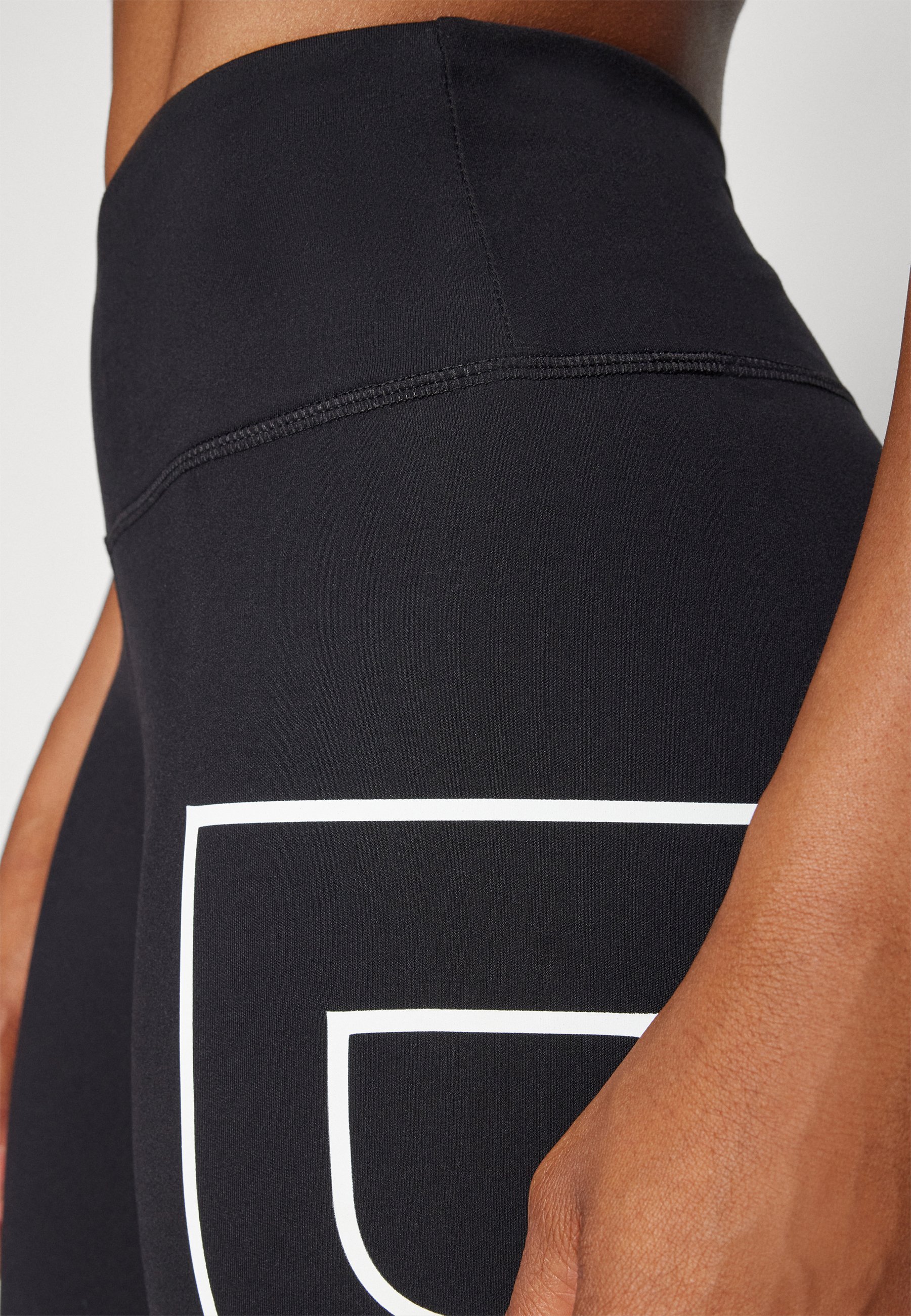 DKNY High Waist 7/8 Balance Kompression Leggings mit Exploded Logo - Schwarz/Weiß