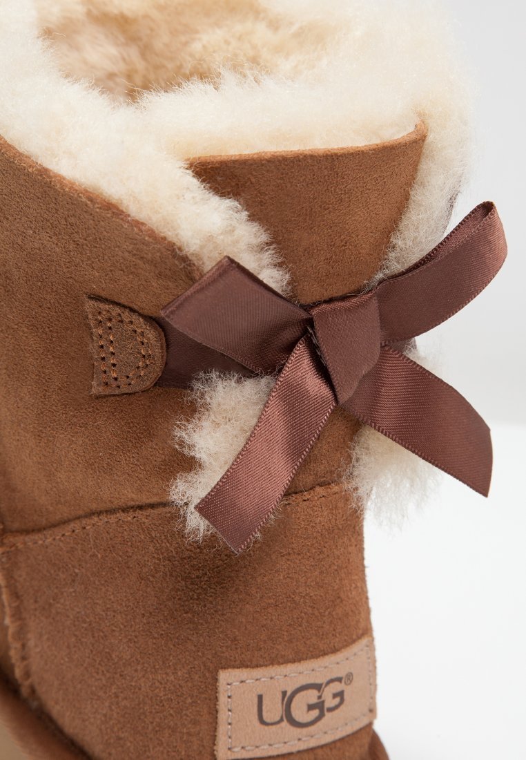 UGG MINI BAILEY BOW II - Vinterstøvler - chestnut
