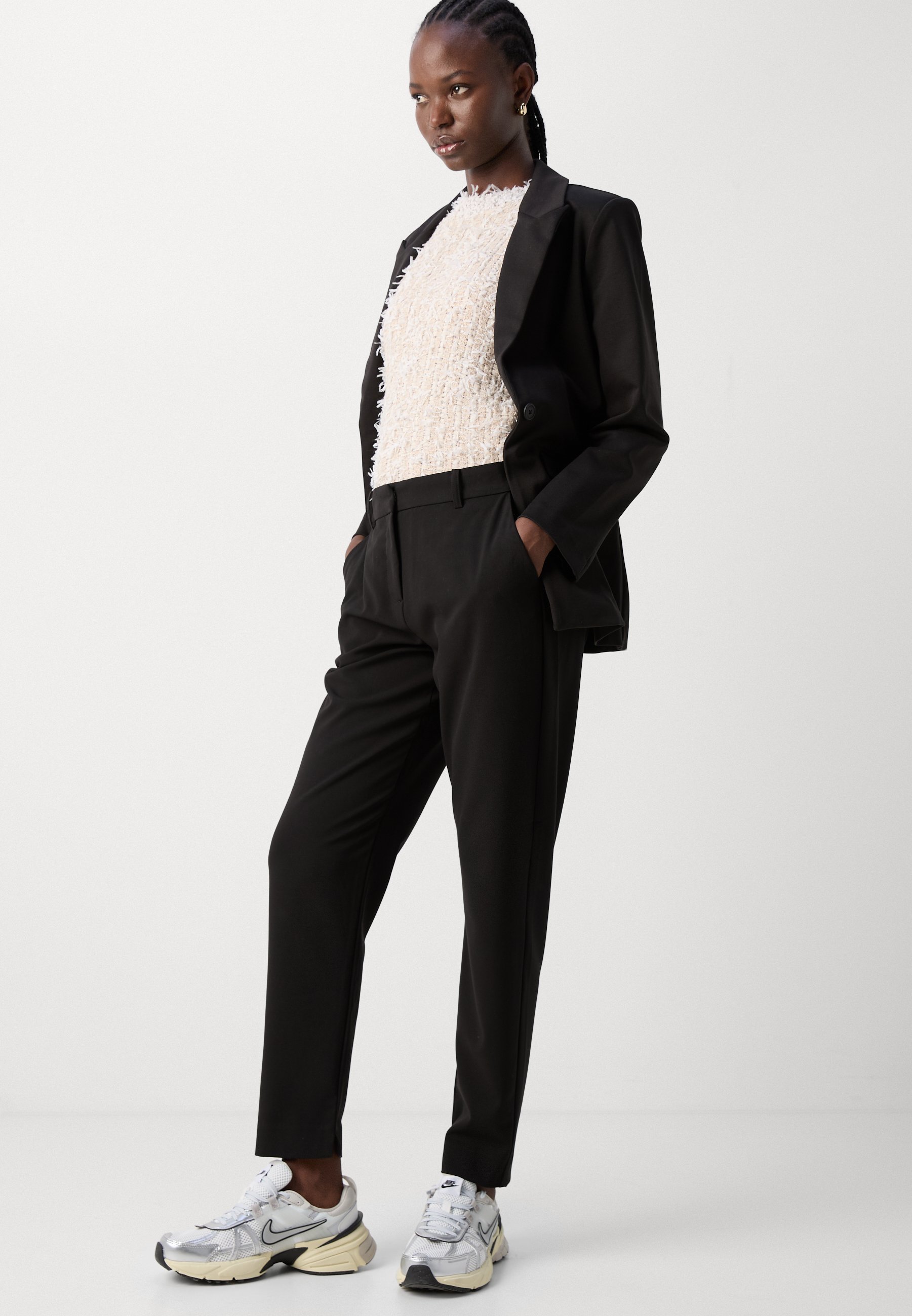 b.young BYDanta - Pantaloni chino - neri