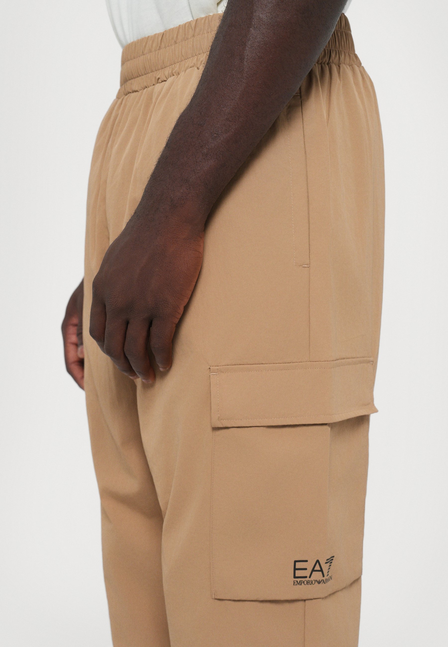 EA7 Emporio Armani TRAIN CORE PANTS - Cargohose - Tigerauge