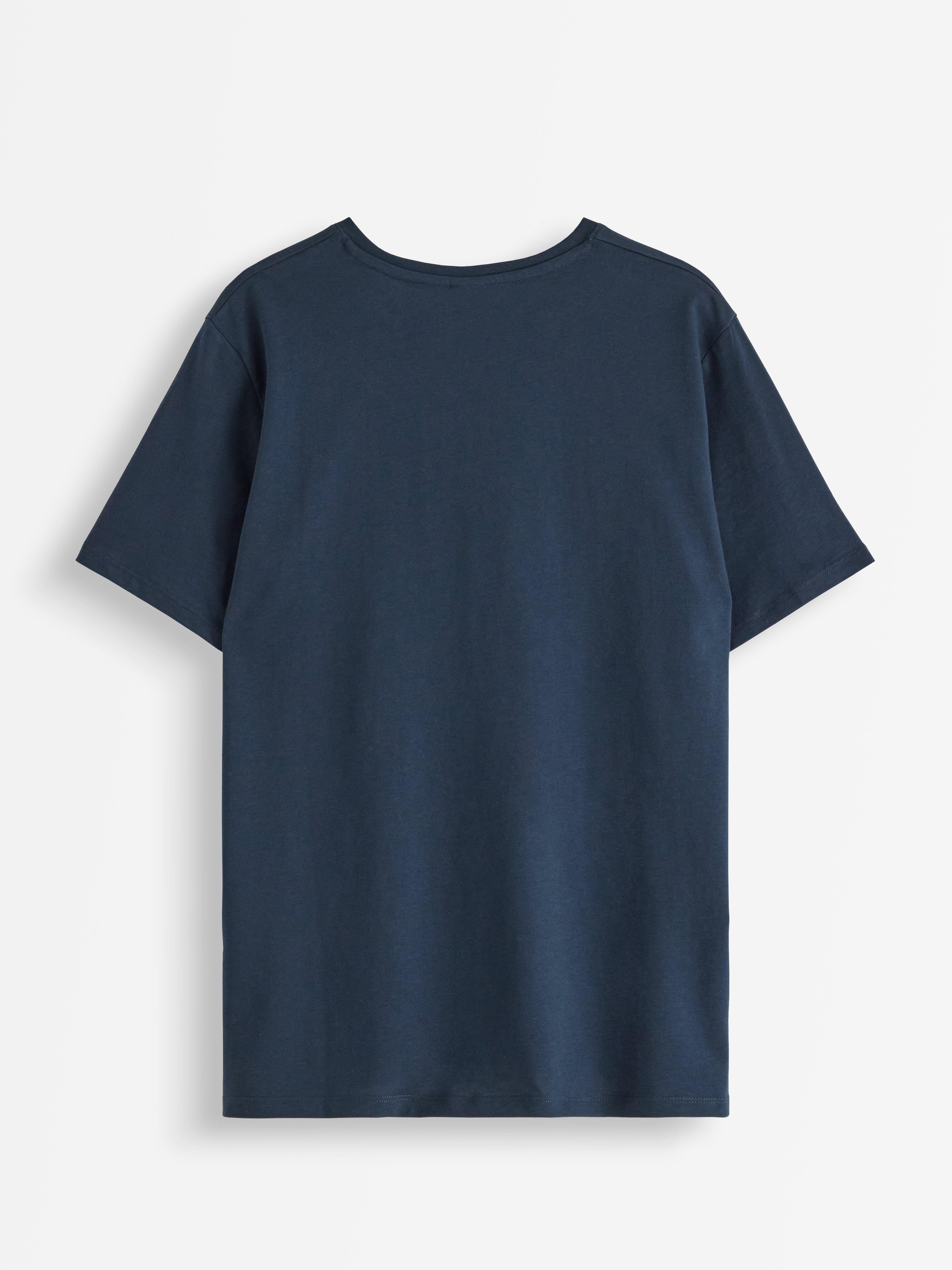 Camiseta con cuello en V, color azul marino oscuro.