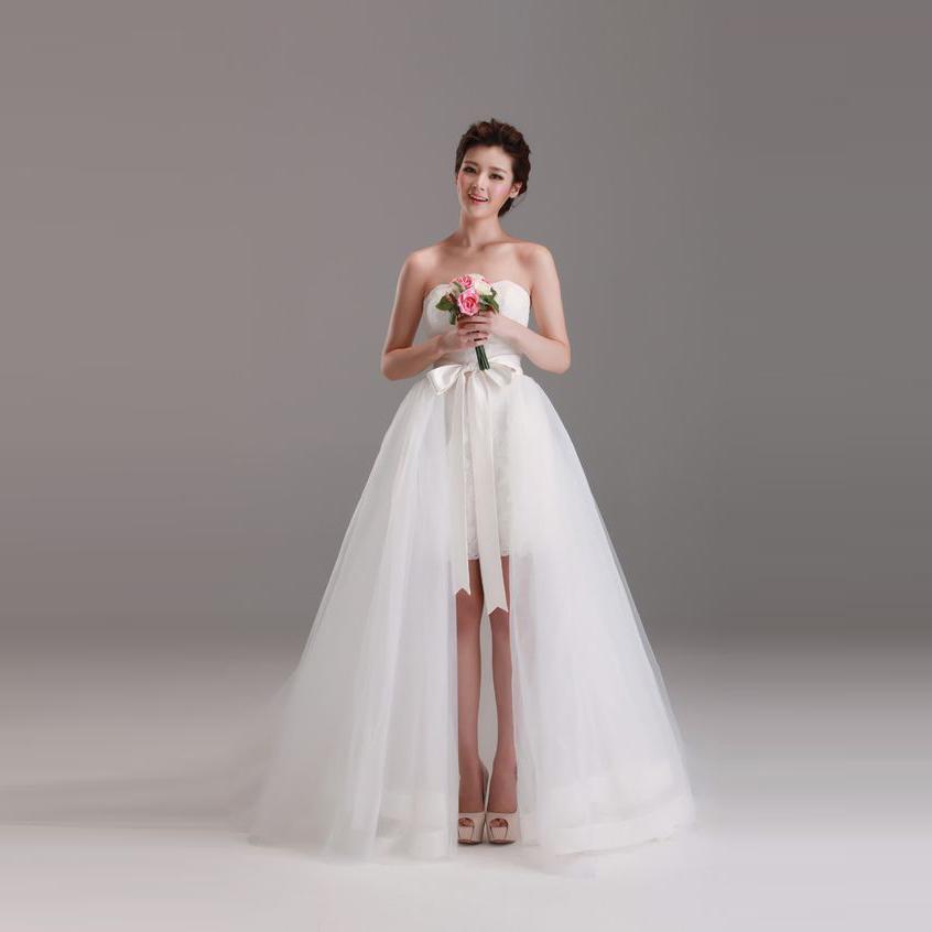 Nouvelle arrivée : Jupe longue maxi en tulle blanc, coupe trapèze, avec traîne amovible, ceinture à rubans et taille haute. Idéale pour les mariages.
