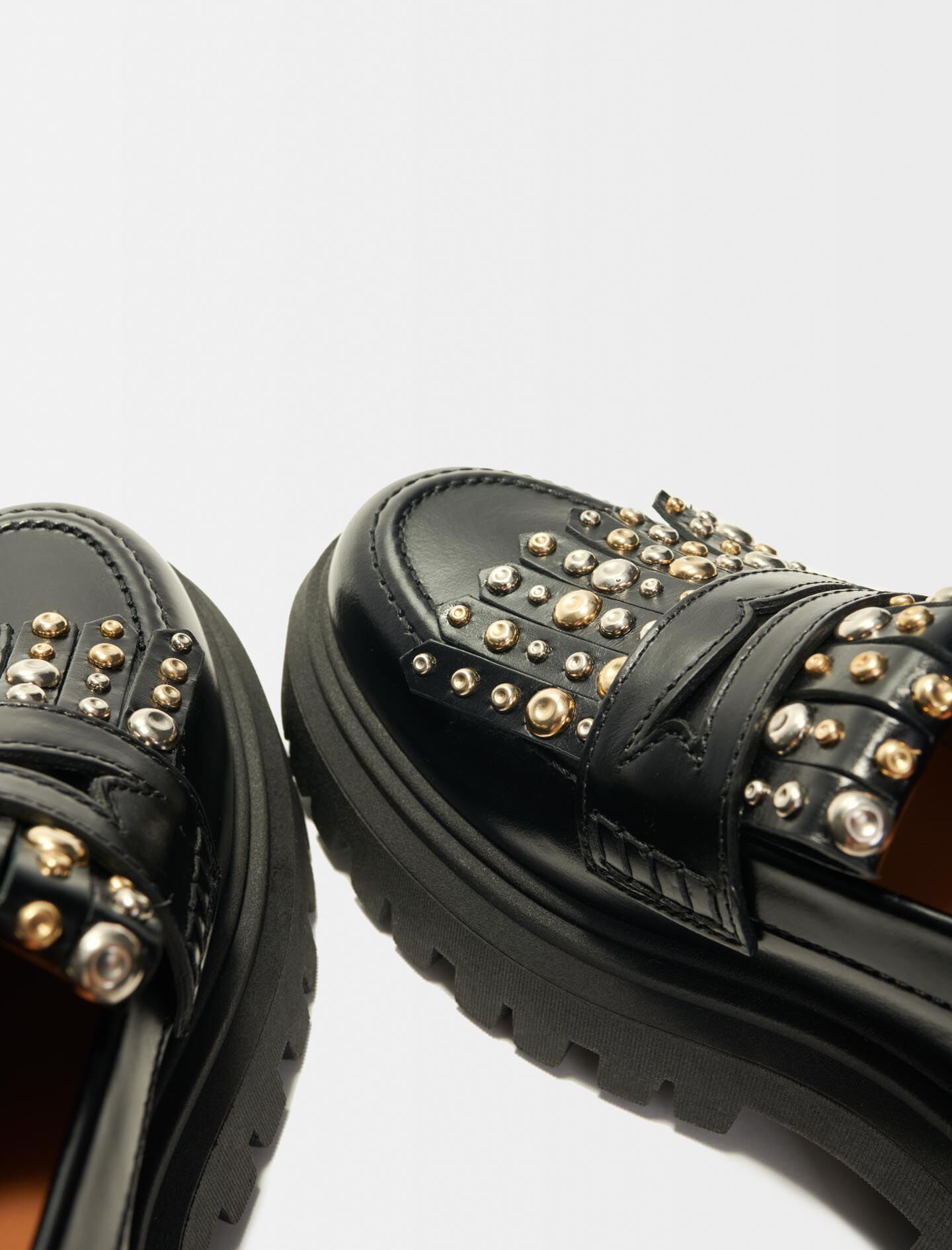 Loafers met plateauzool en studs - Zwart
