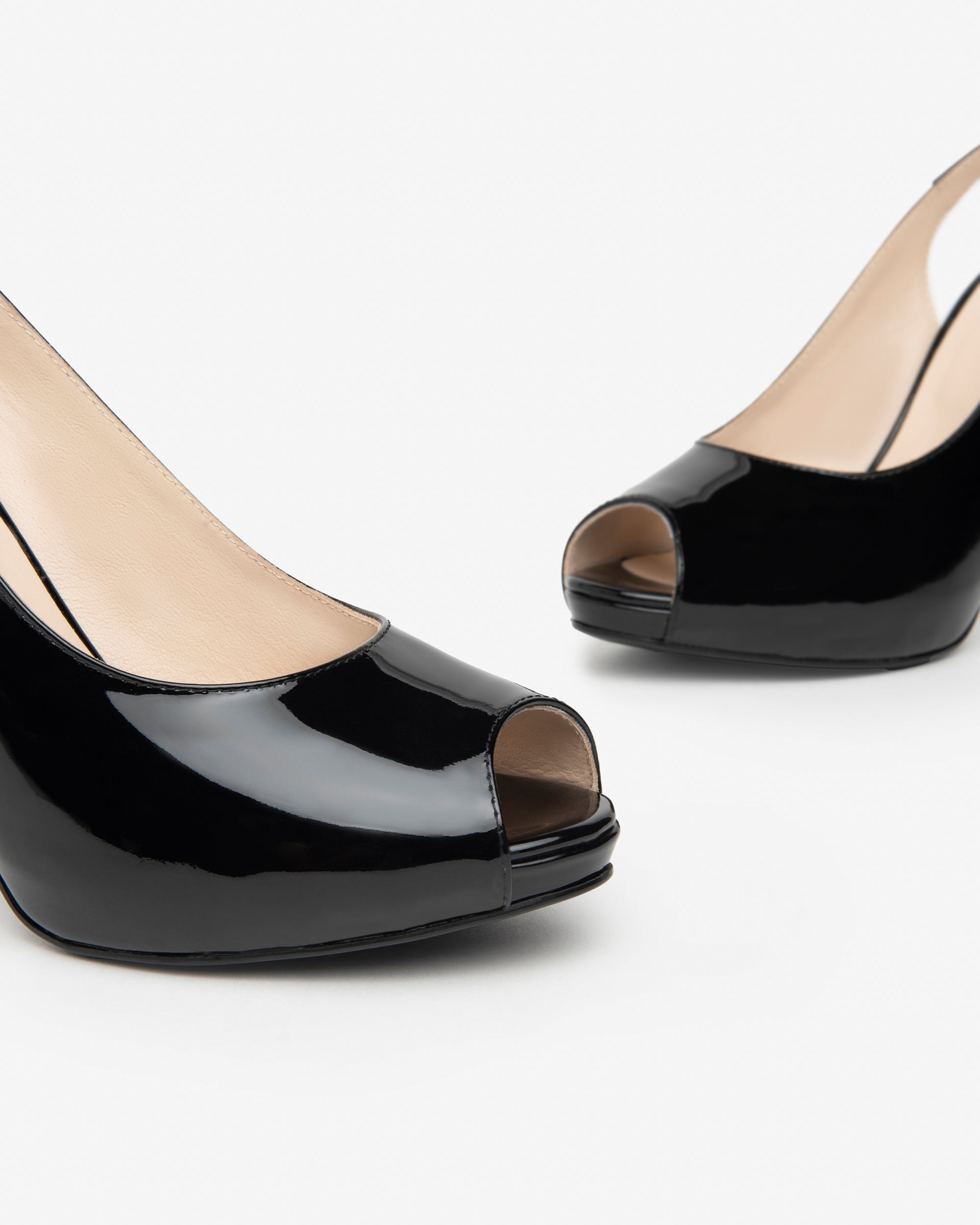  Damen-Pumps aus Lackleder