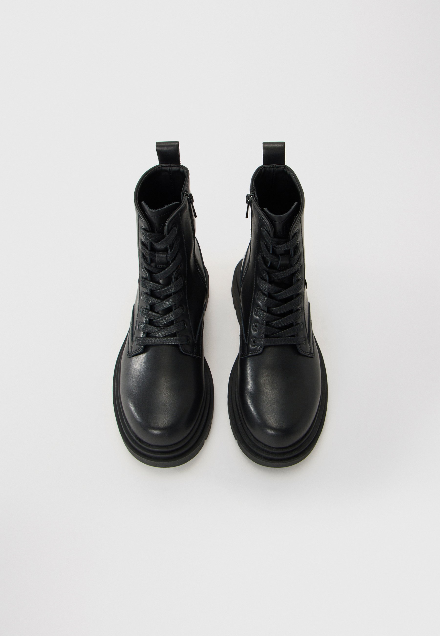 Armani Exchange veterlaarsjes - zwart