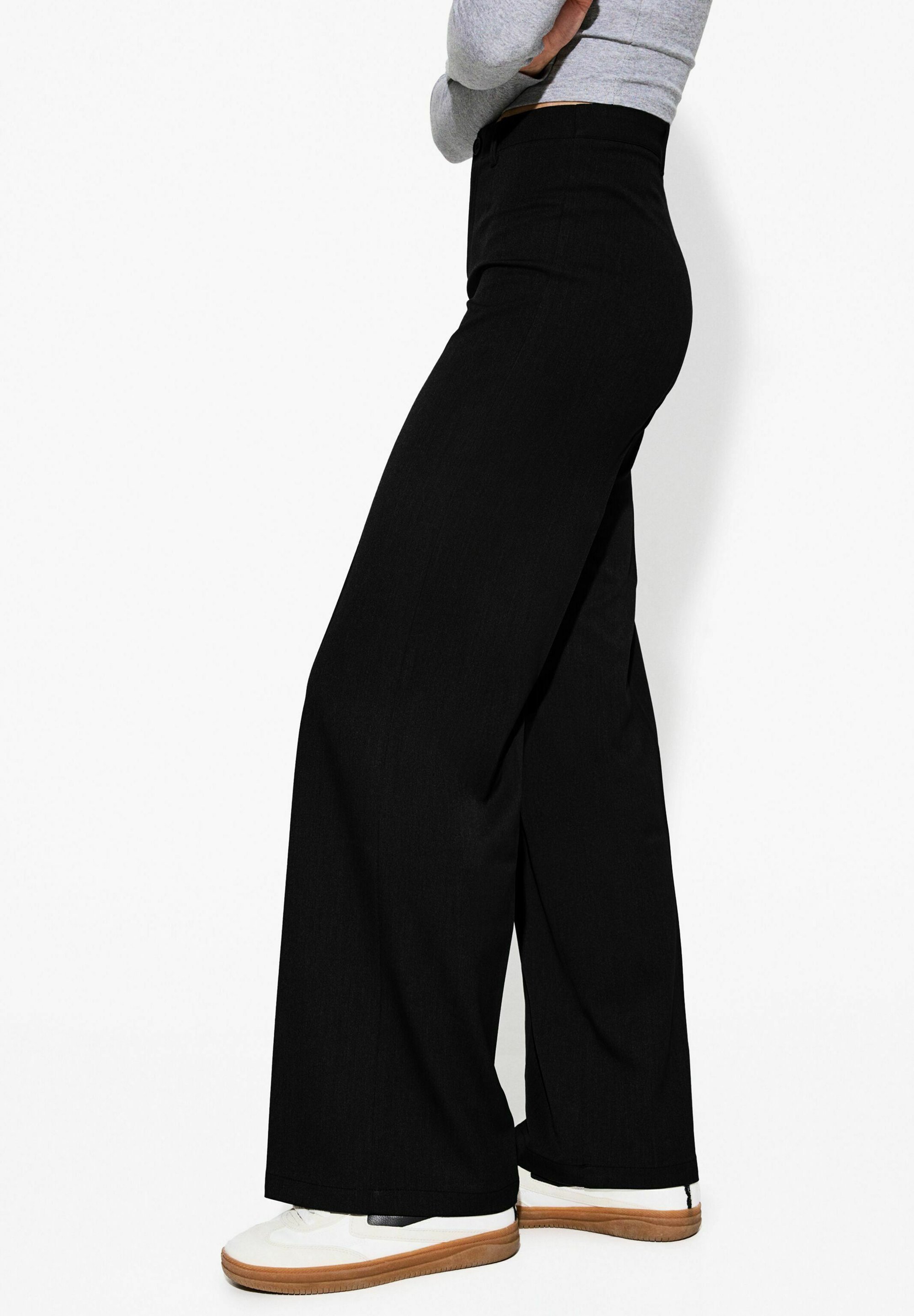 Bershka-housut - musta