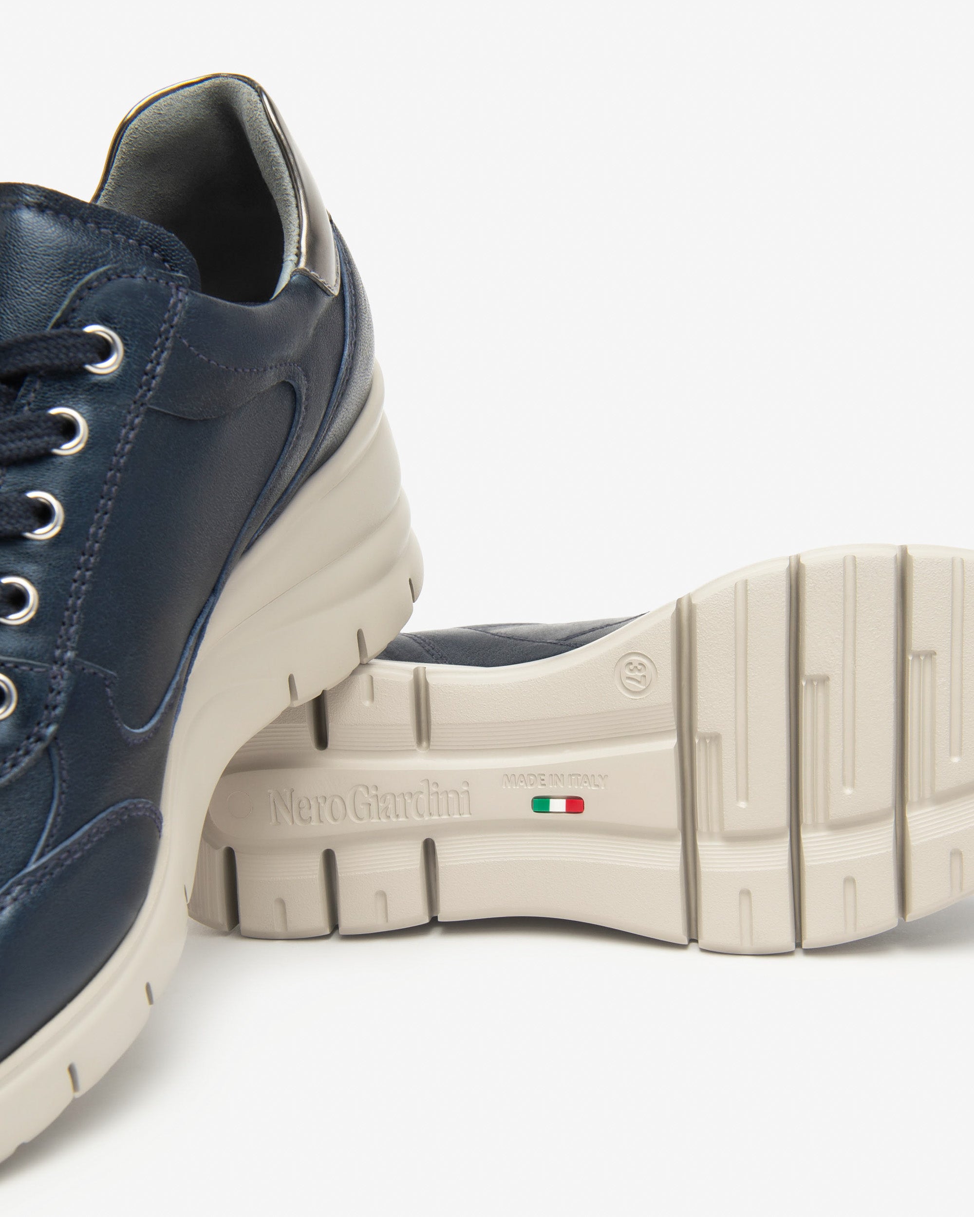  Damen-Sneaker aus Leder und Funktionsmaterial