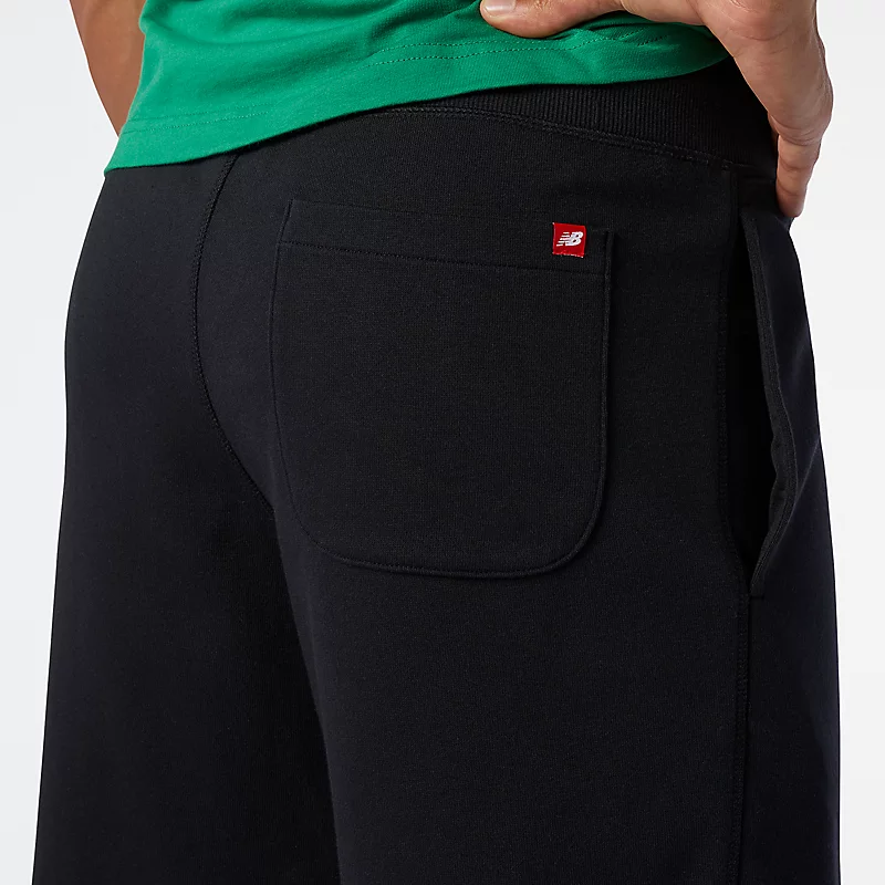 Męskie spodenki NB Essentials Stacked Logo – CZARNE