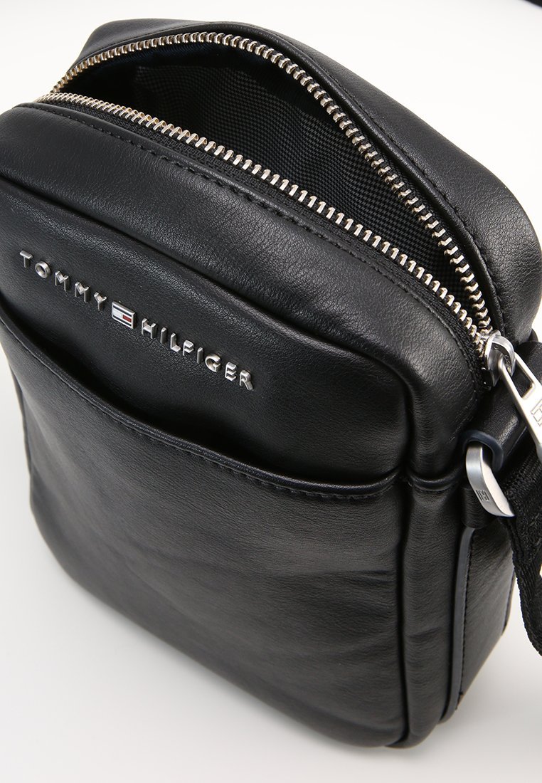 Tommy Hilfiger Skulderveske - svart