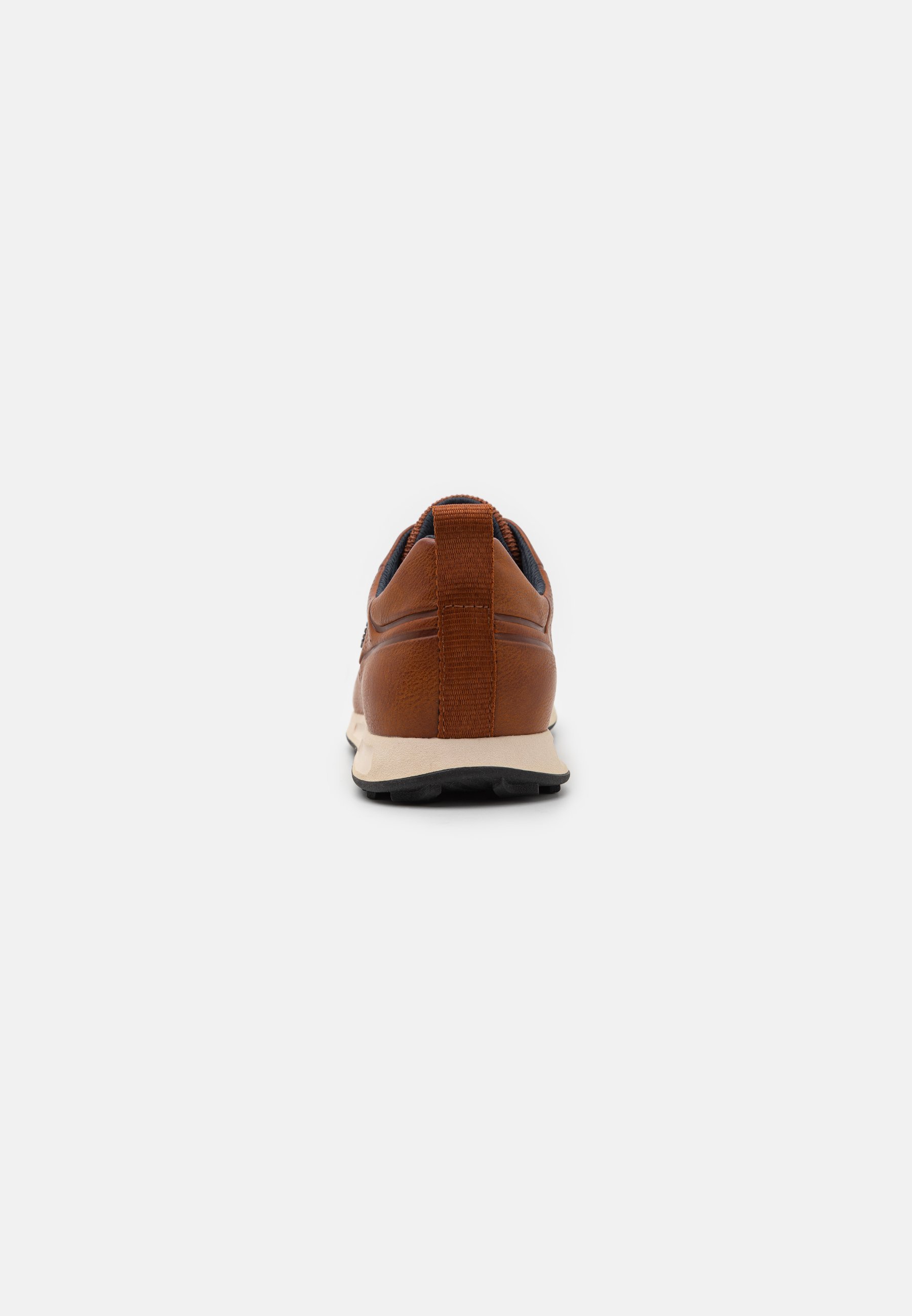 „Bugatti“ laisvalaikio bateliai su raišteliais – konjako spalvos