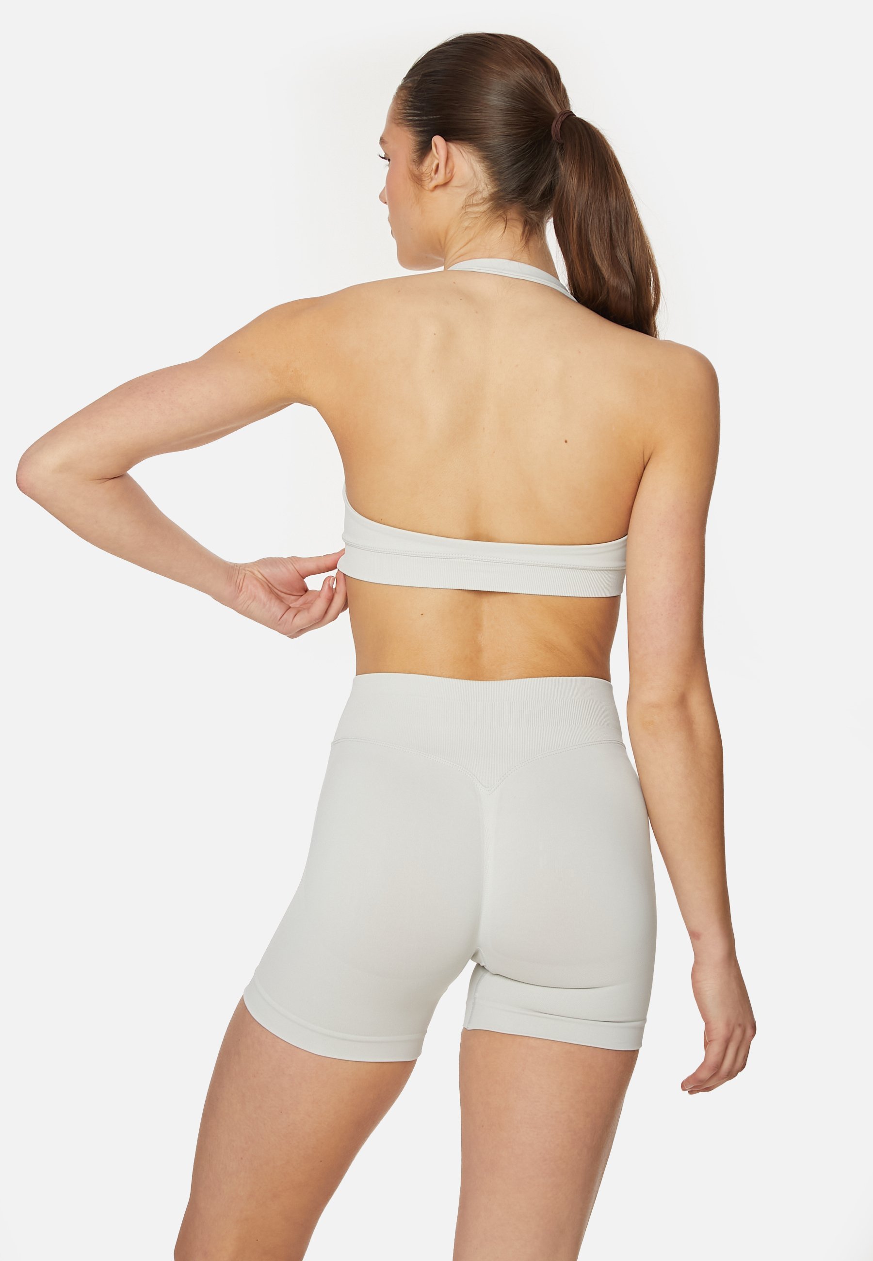 SQUATPROOF EVE SEAMLESS HALTER - Biustonosz sportowy o średnim wsparciu - beżowy