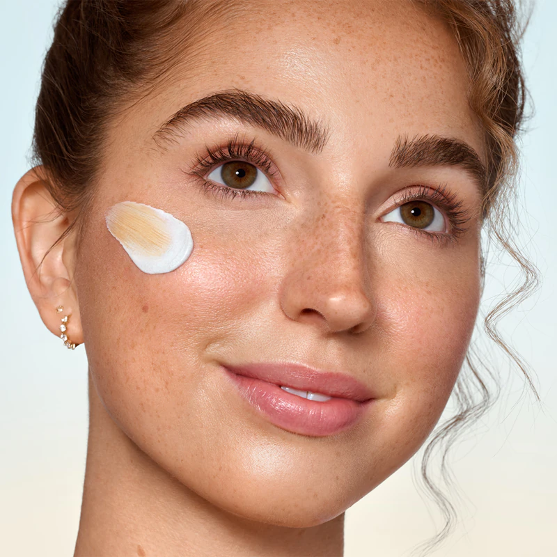 Hydratačný krém Estée Lauder DayWear Multi-Protection Anti-Oxidant Sheer Tint Release Moisturizer SPF 15 pre všetky typy pleti